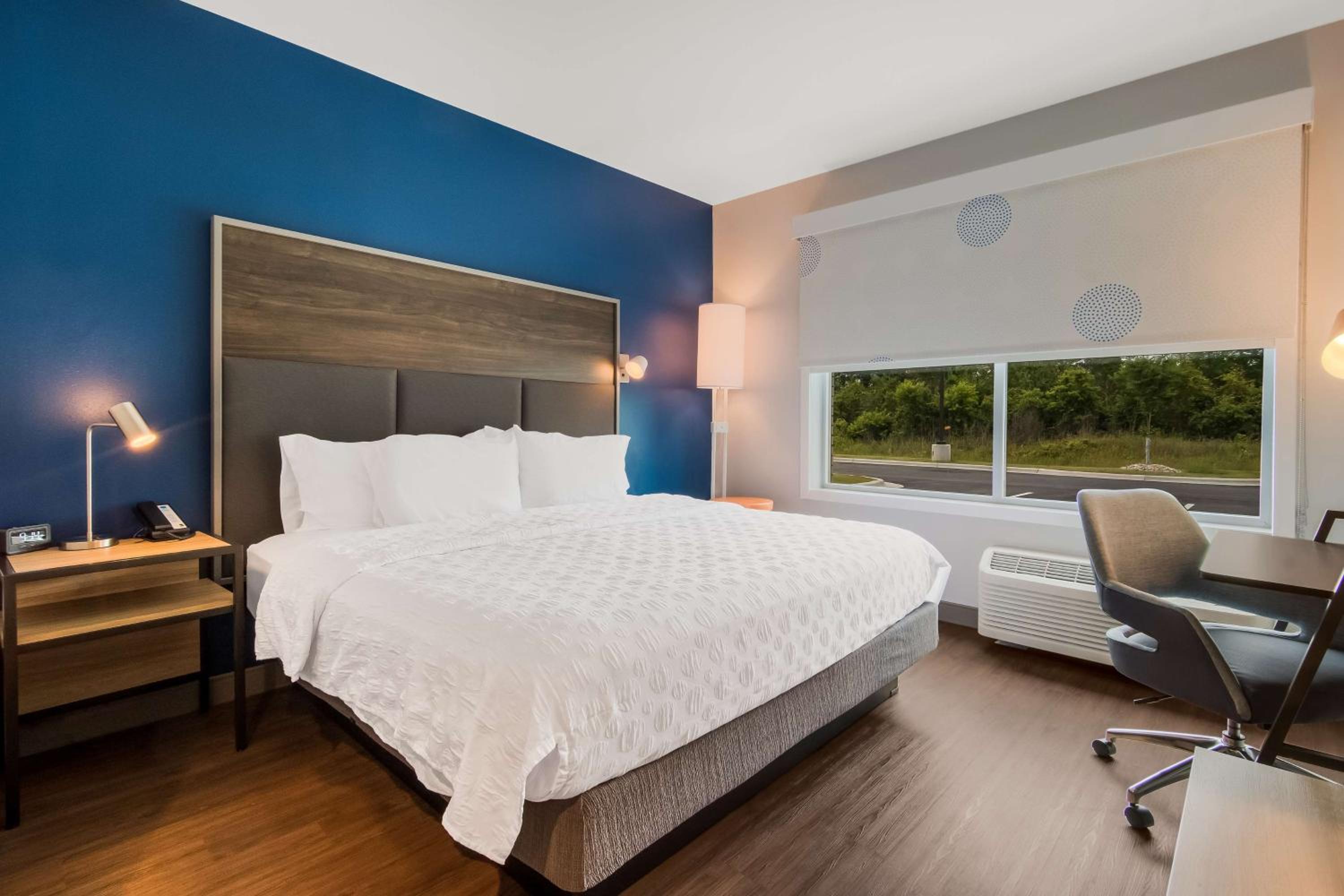 King Room with Walk-In Shower - Photo 1