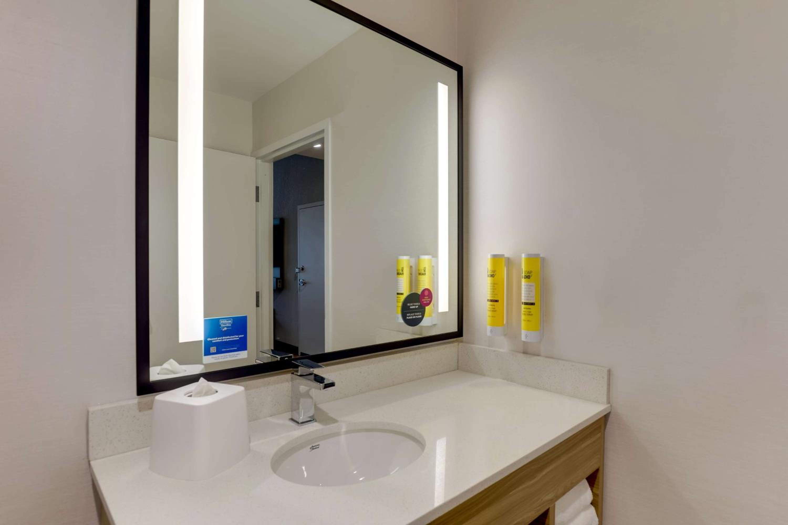 King Room - Hearing Access - Photo 6