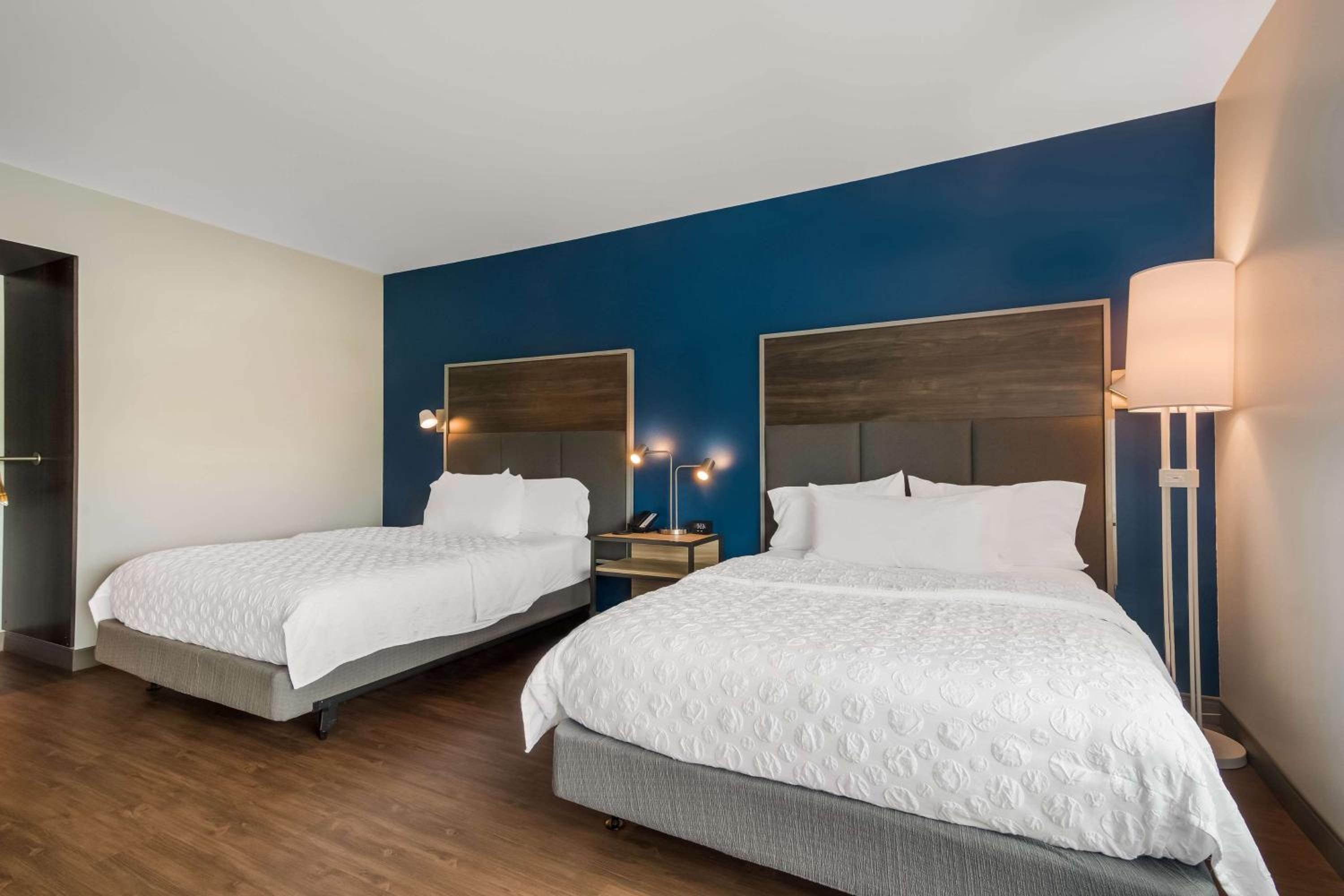 Queen Room with Two Queen Beds - Mobility Access - Photo 7