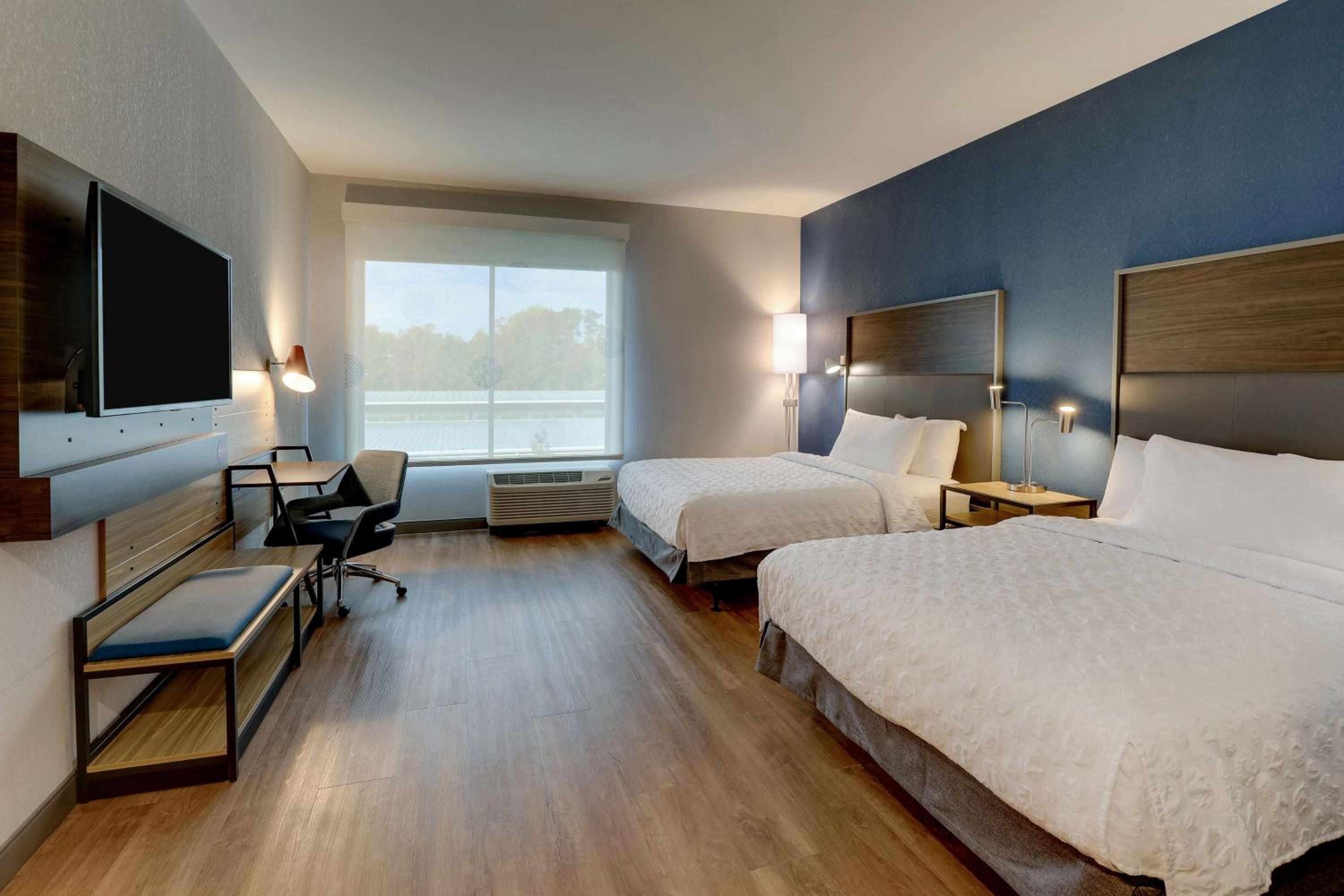 Queen Room with Two Queen Beds and Walk-In Shower - Photo 4
