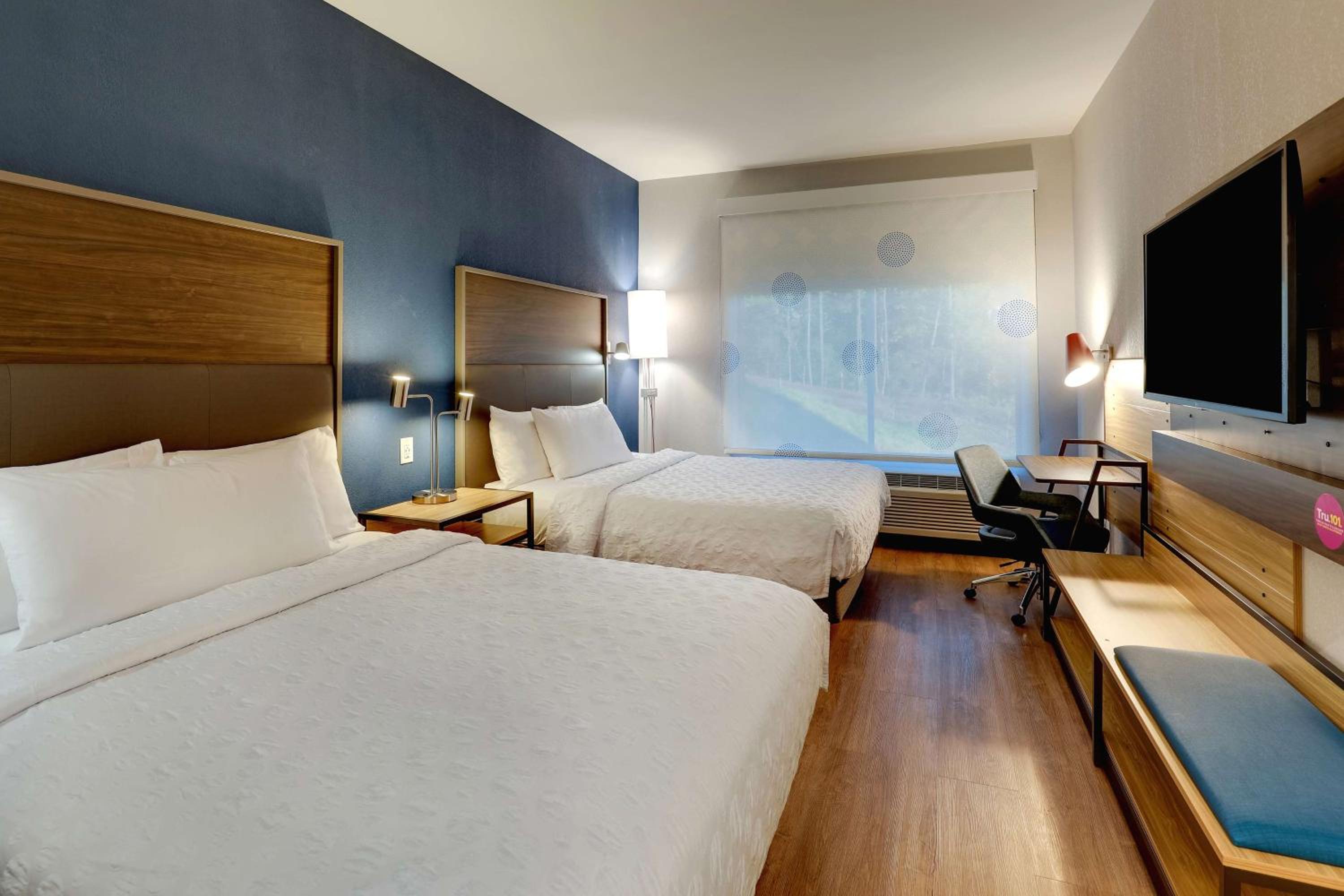Queen Room with Two Queen Beds and Walk-In Shower - Photo 5