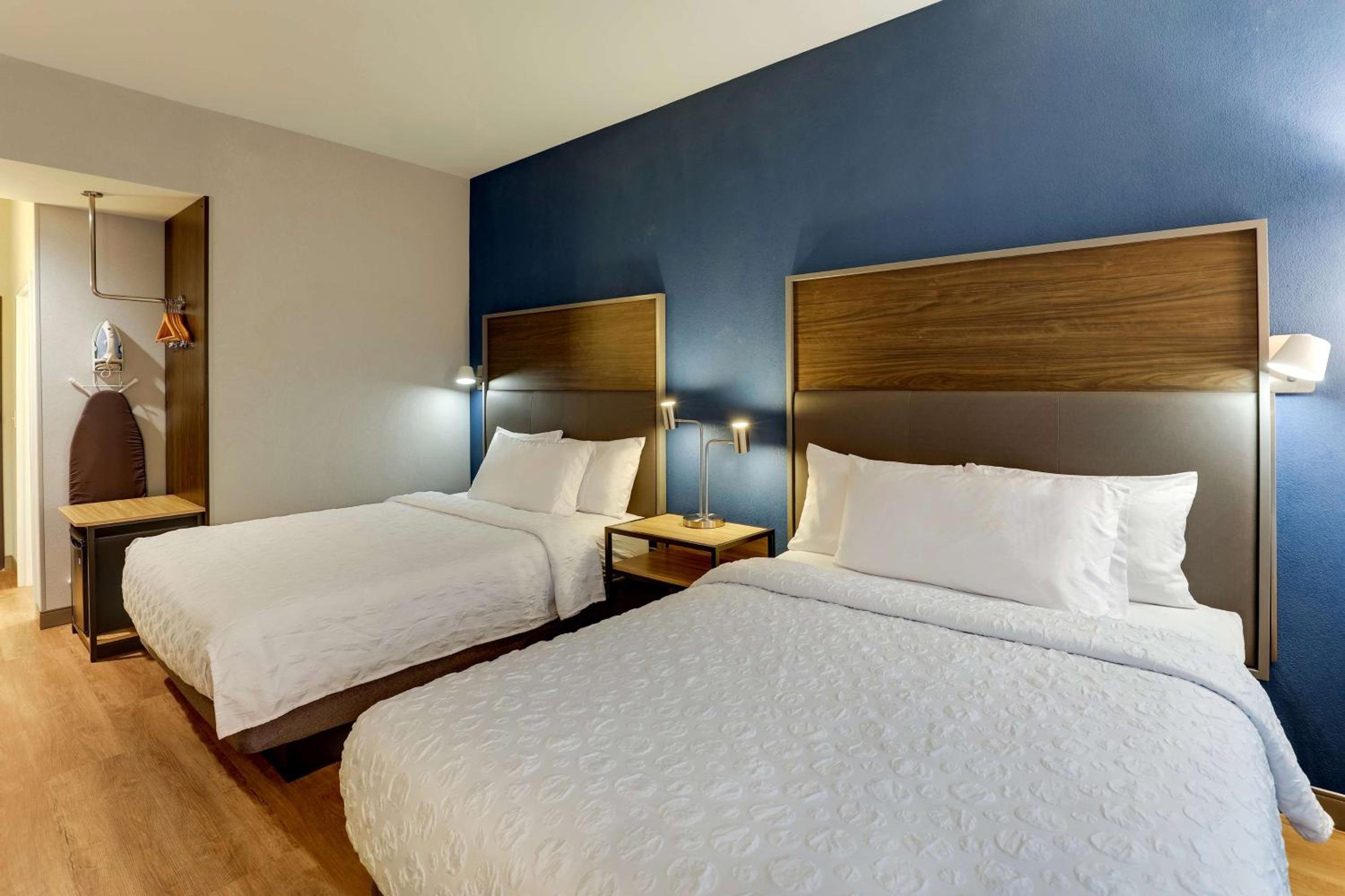 Queen Room with Two Queen Beds and Walk-In Shower - Photo 6