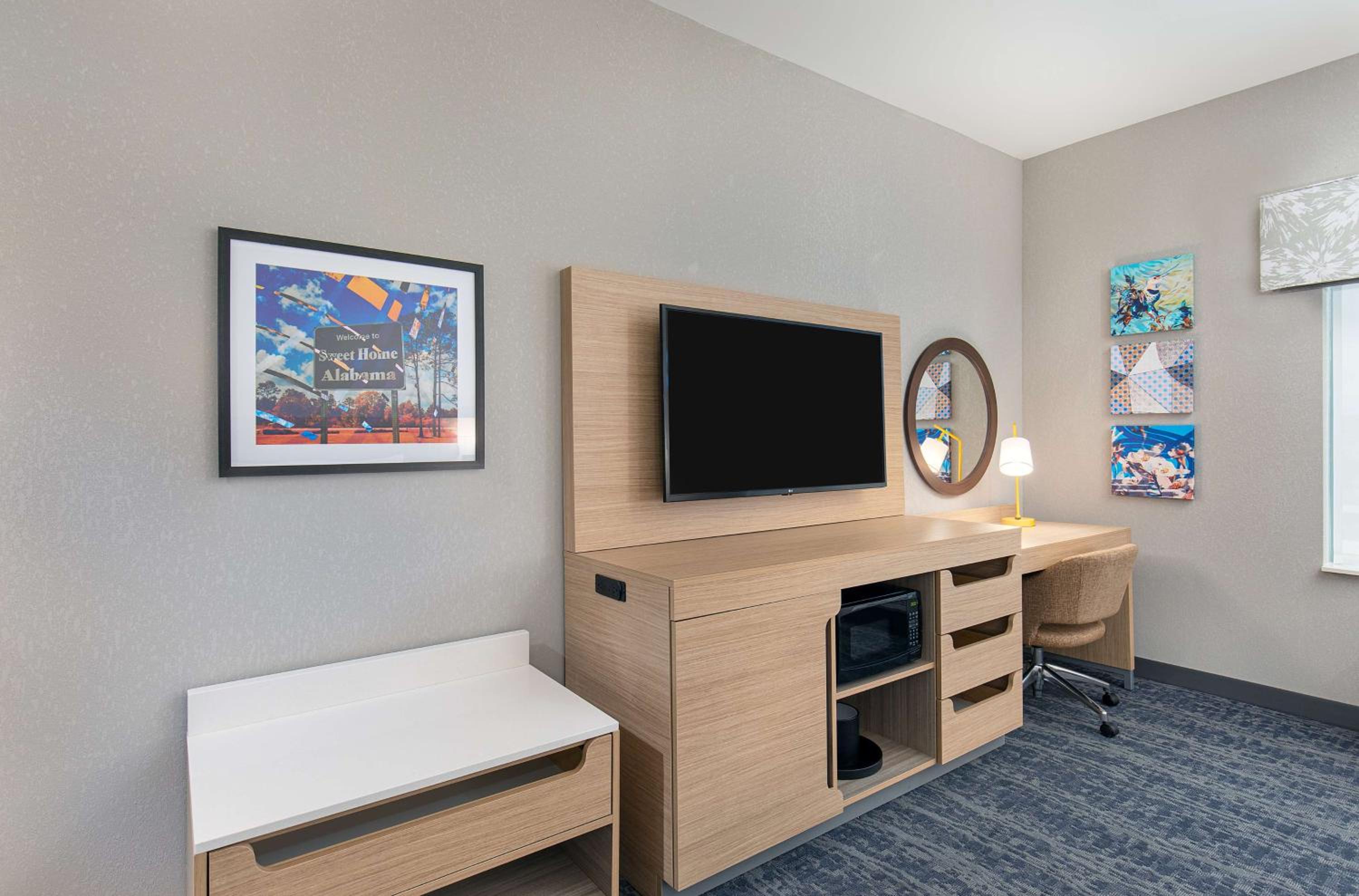 King Room with Microwave and Fridge - Photo 1
