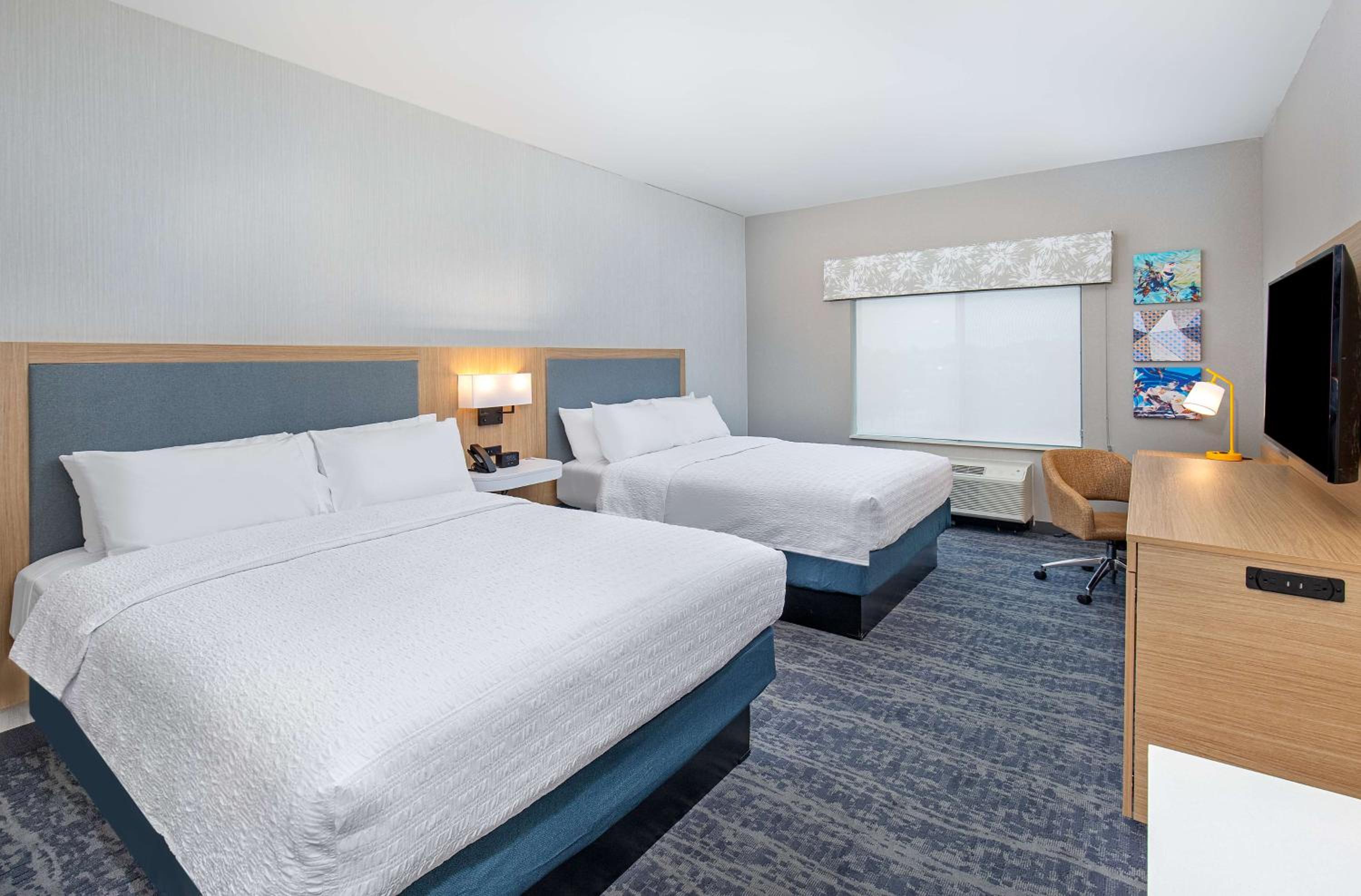 Queen Room with Two Queen Beds - Photo 1