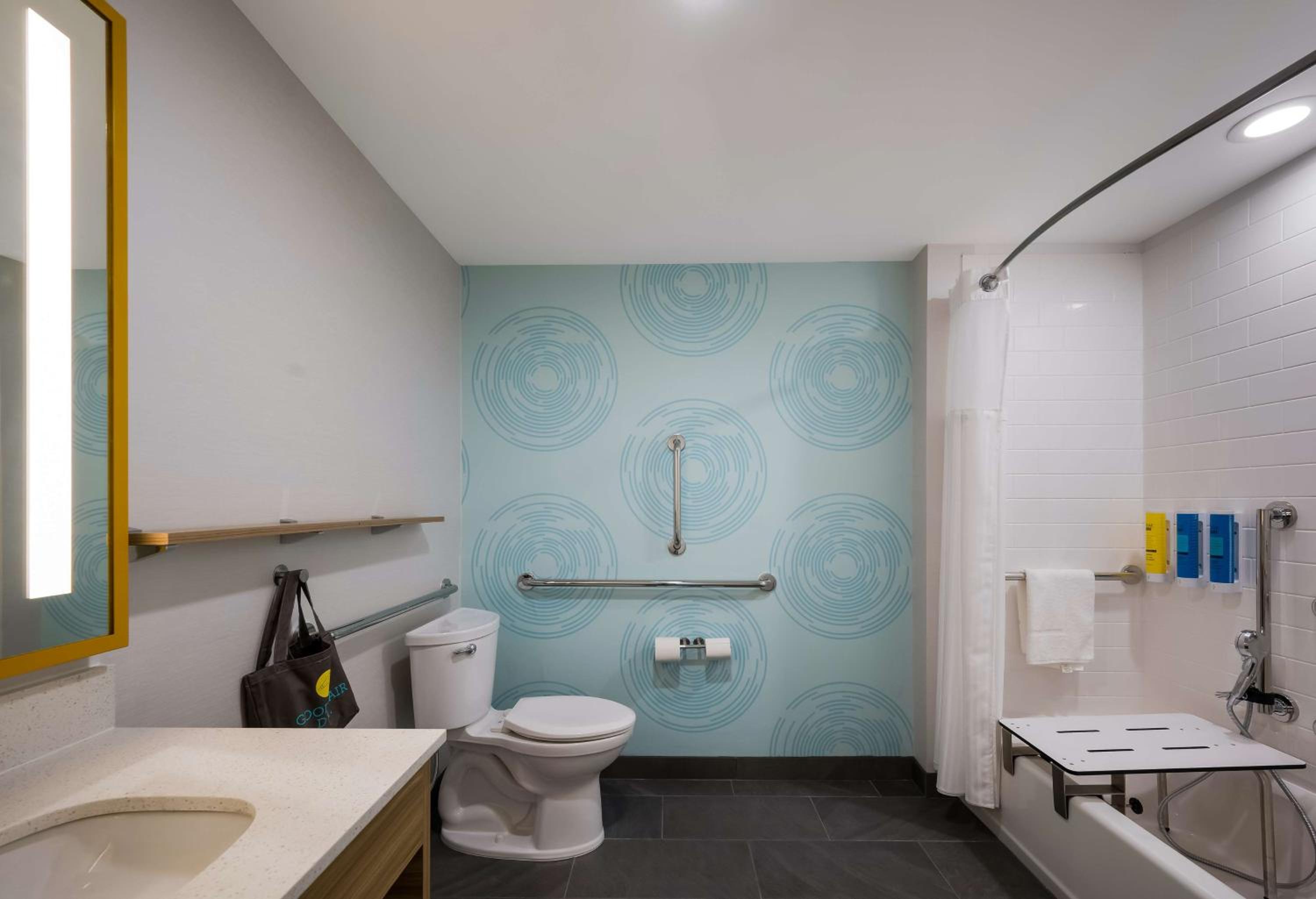 Queen Room with Two Queen Beds - Mobility Access - Photo 4