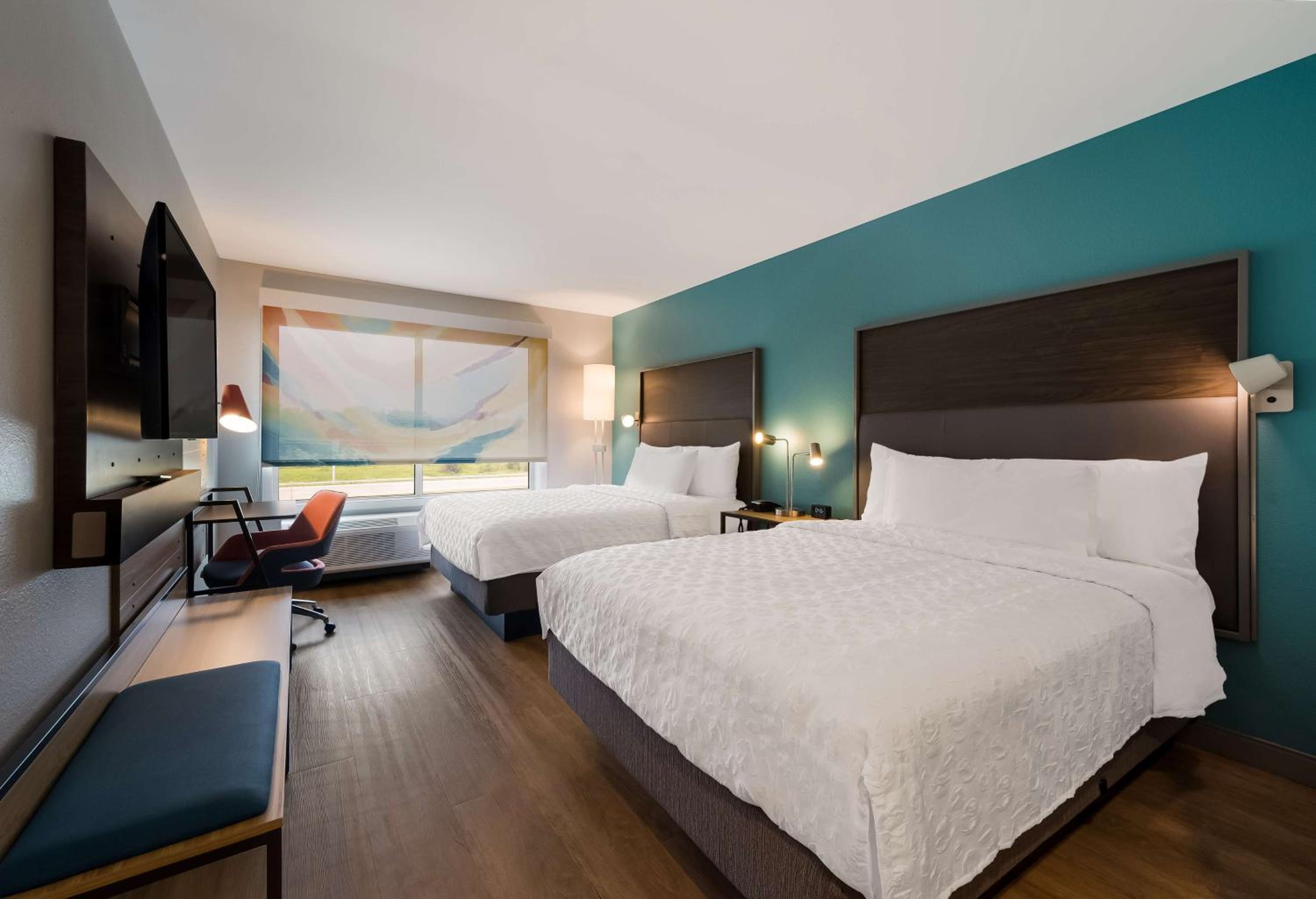 Queen Room with Two Queen Beds and Walk-In Shower - Photo 2