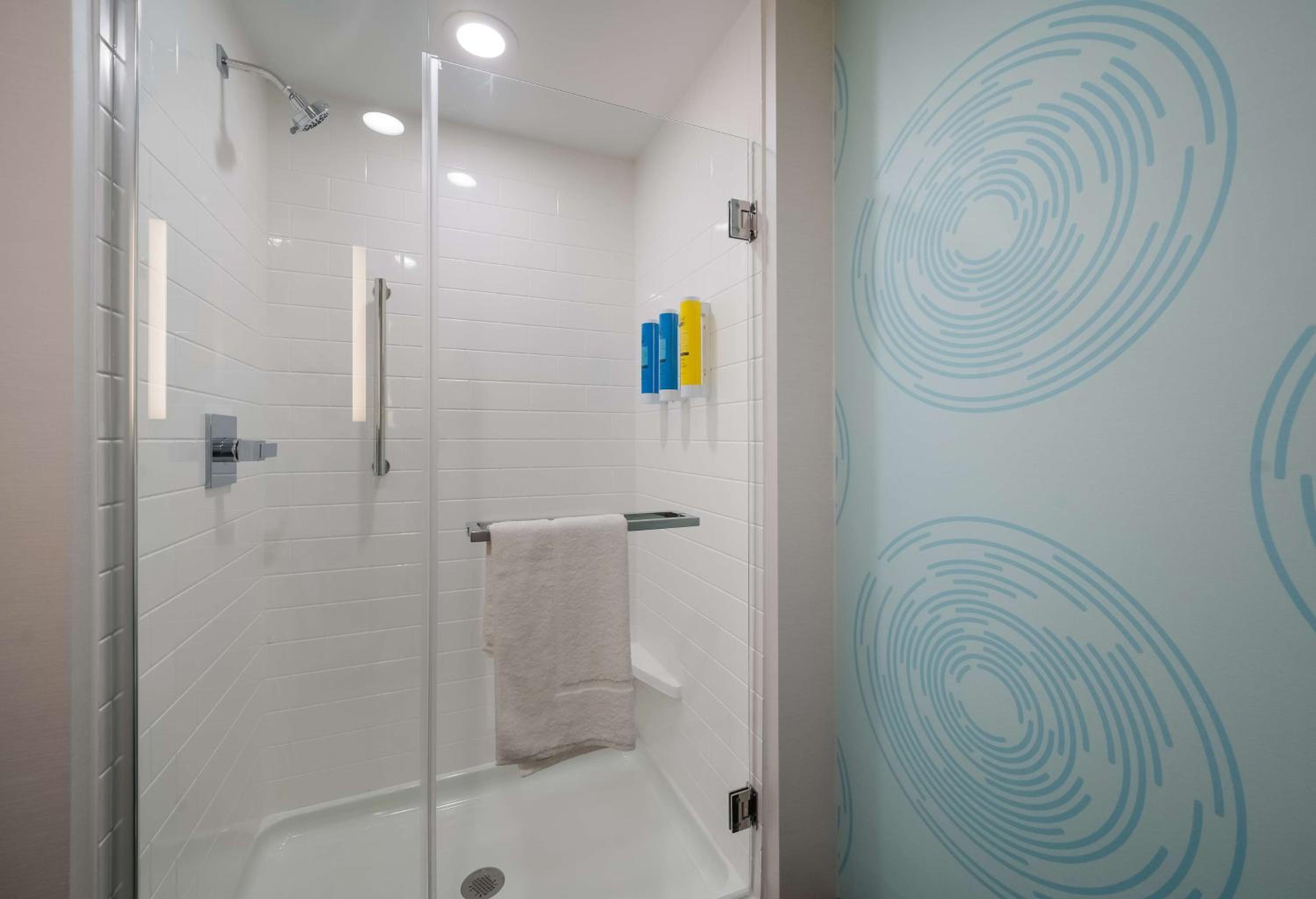 King Room with Walk-In Shower - Photo 2