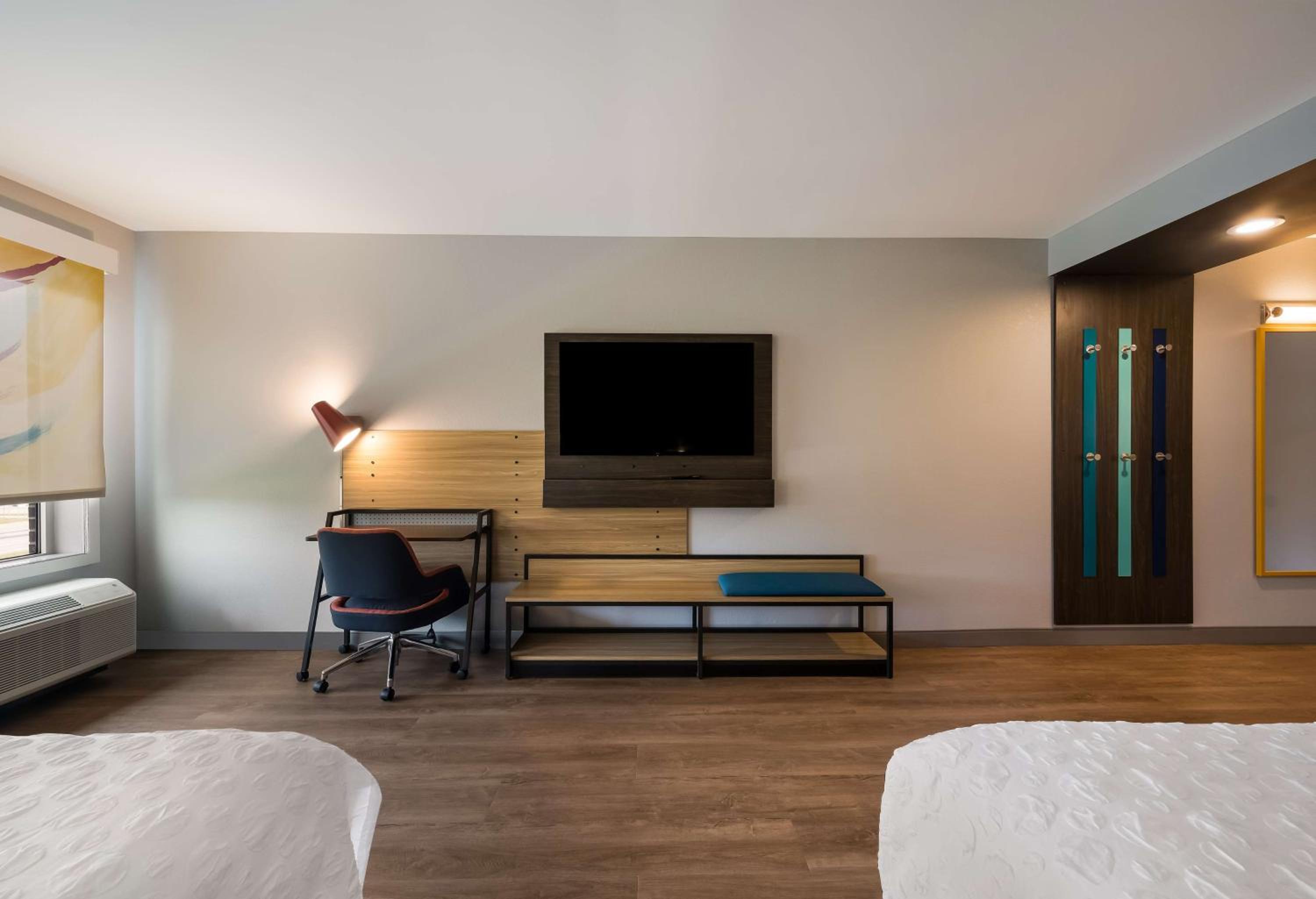 Queen Room with Two Queen Beds - Mobility Access - Photo 2