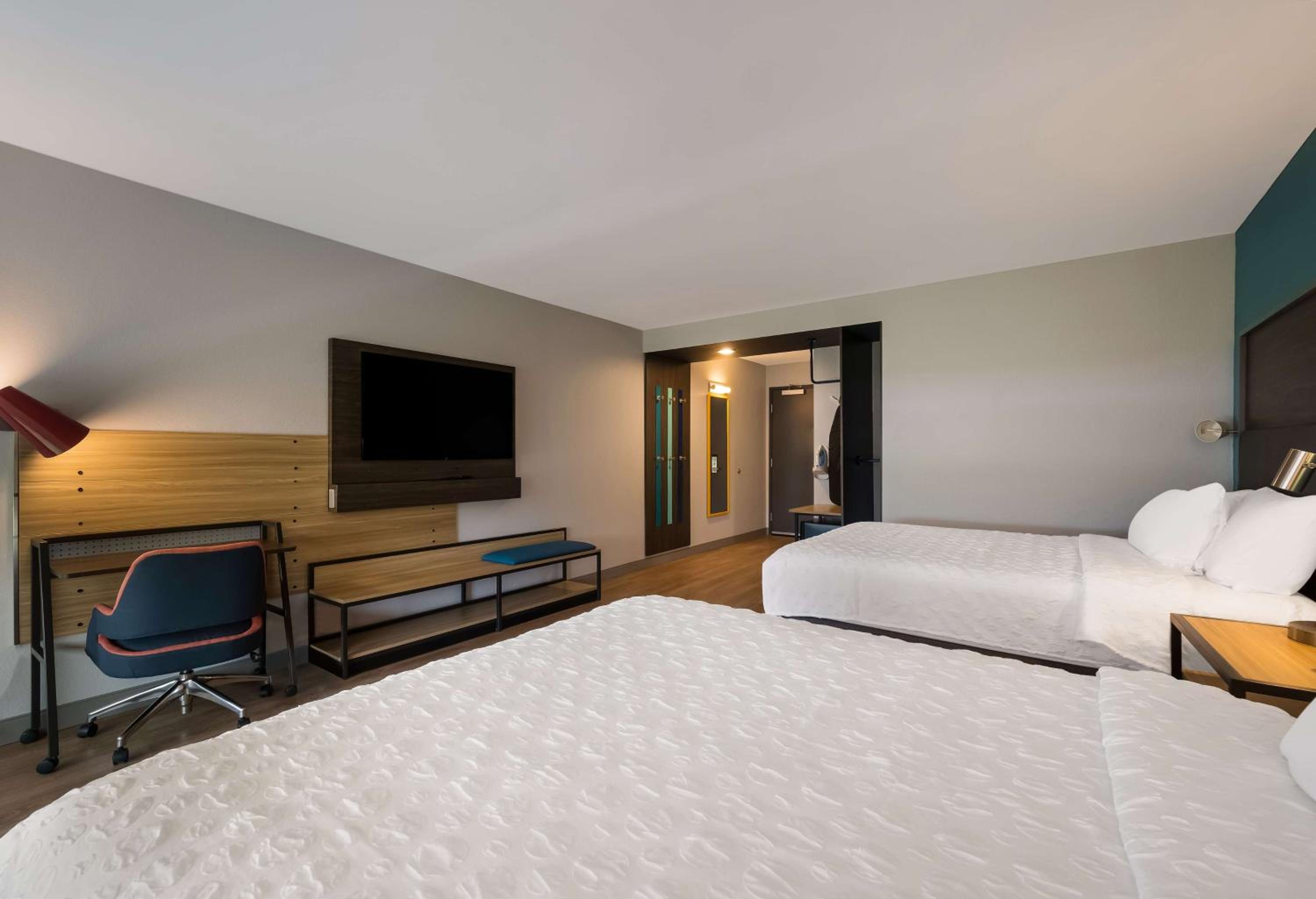 Queen Room with Two Queen Beds - Mobility Access - Photo 5