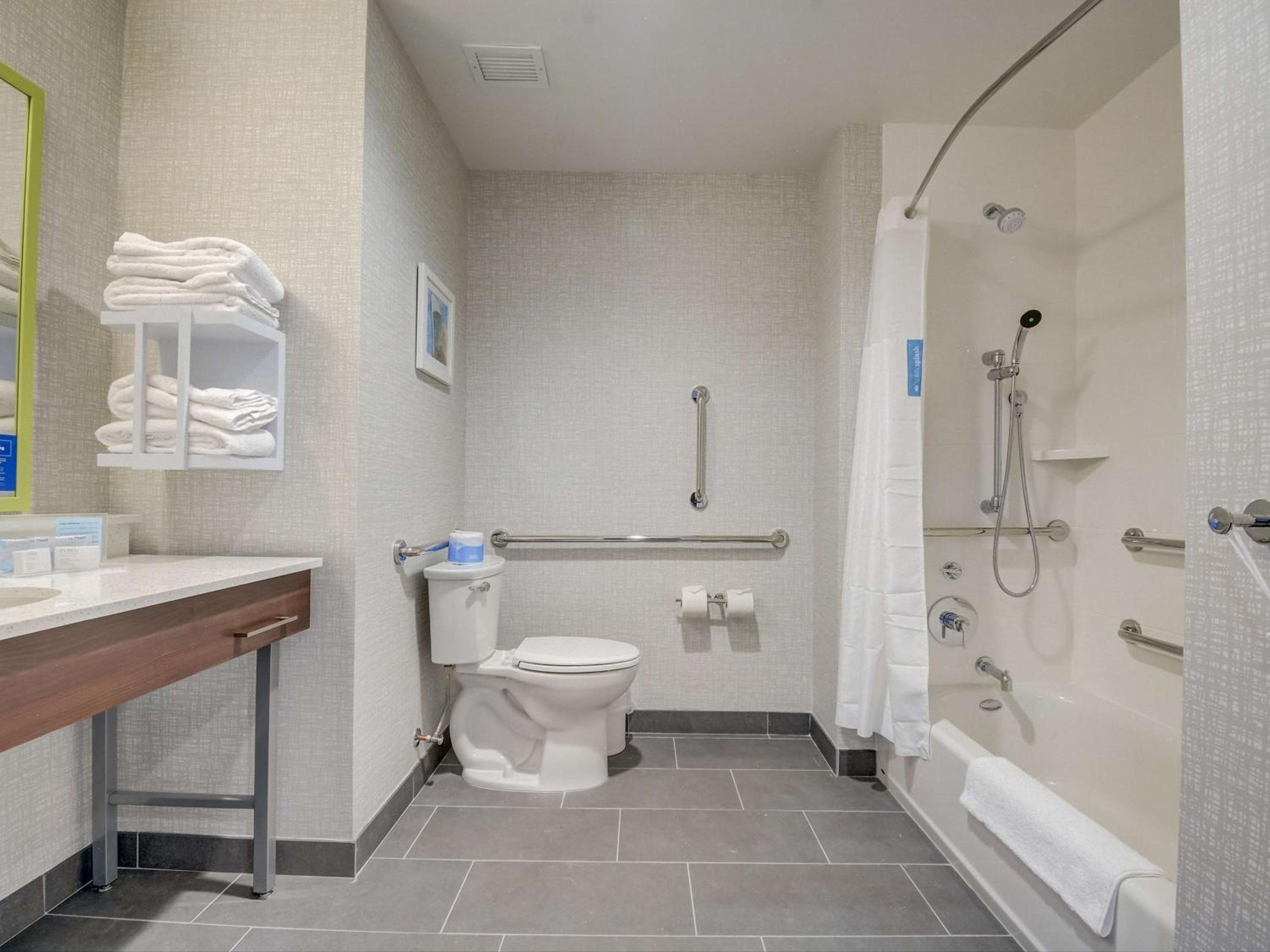 Queen Room with Two Queen Beds and Bath Tub - Mobility Access - Photo 3