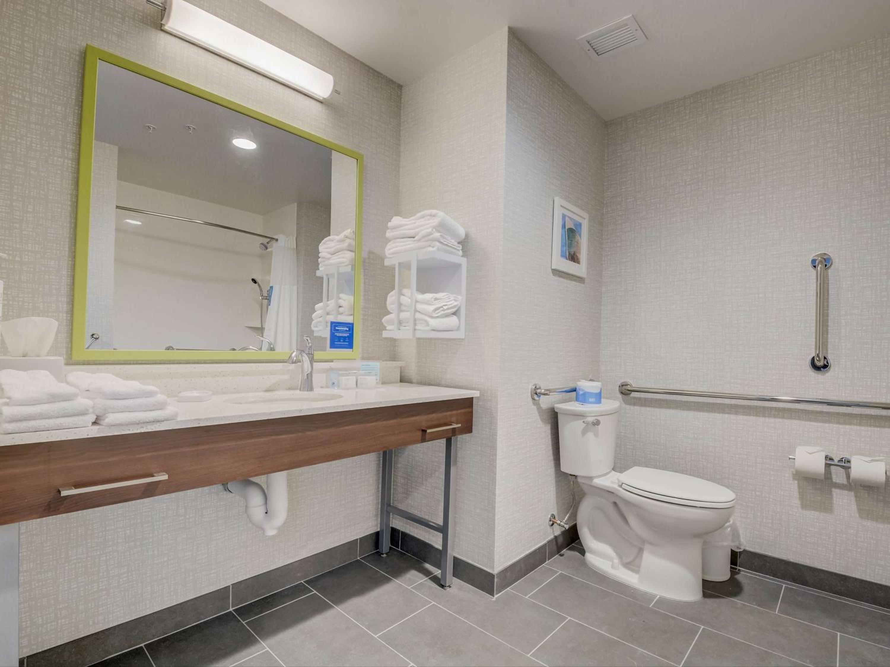 Queen Room with Two Queen Beds and Bath Tub - Mobility Access - Photo 5