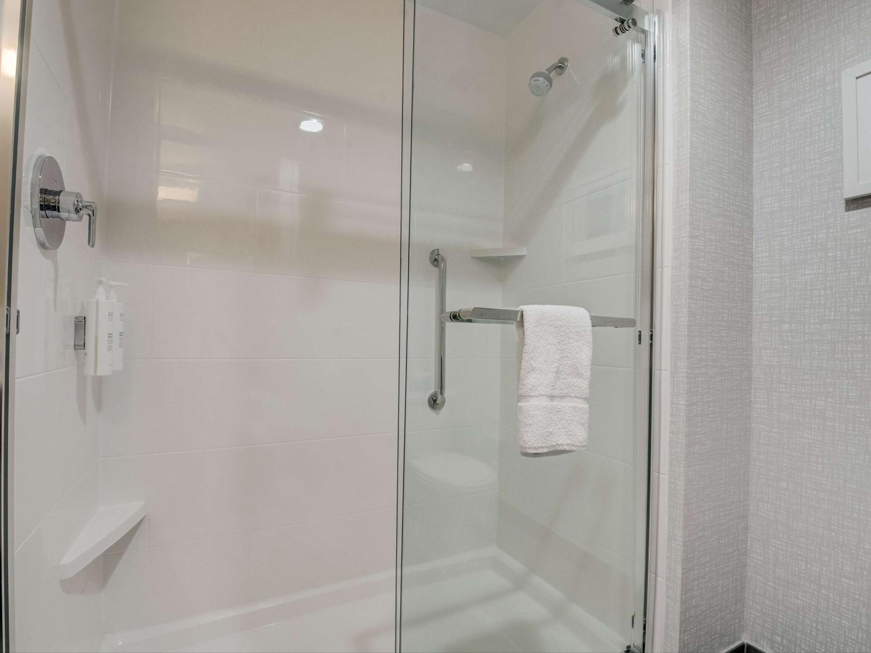 King Studio Suite - Photo 6