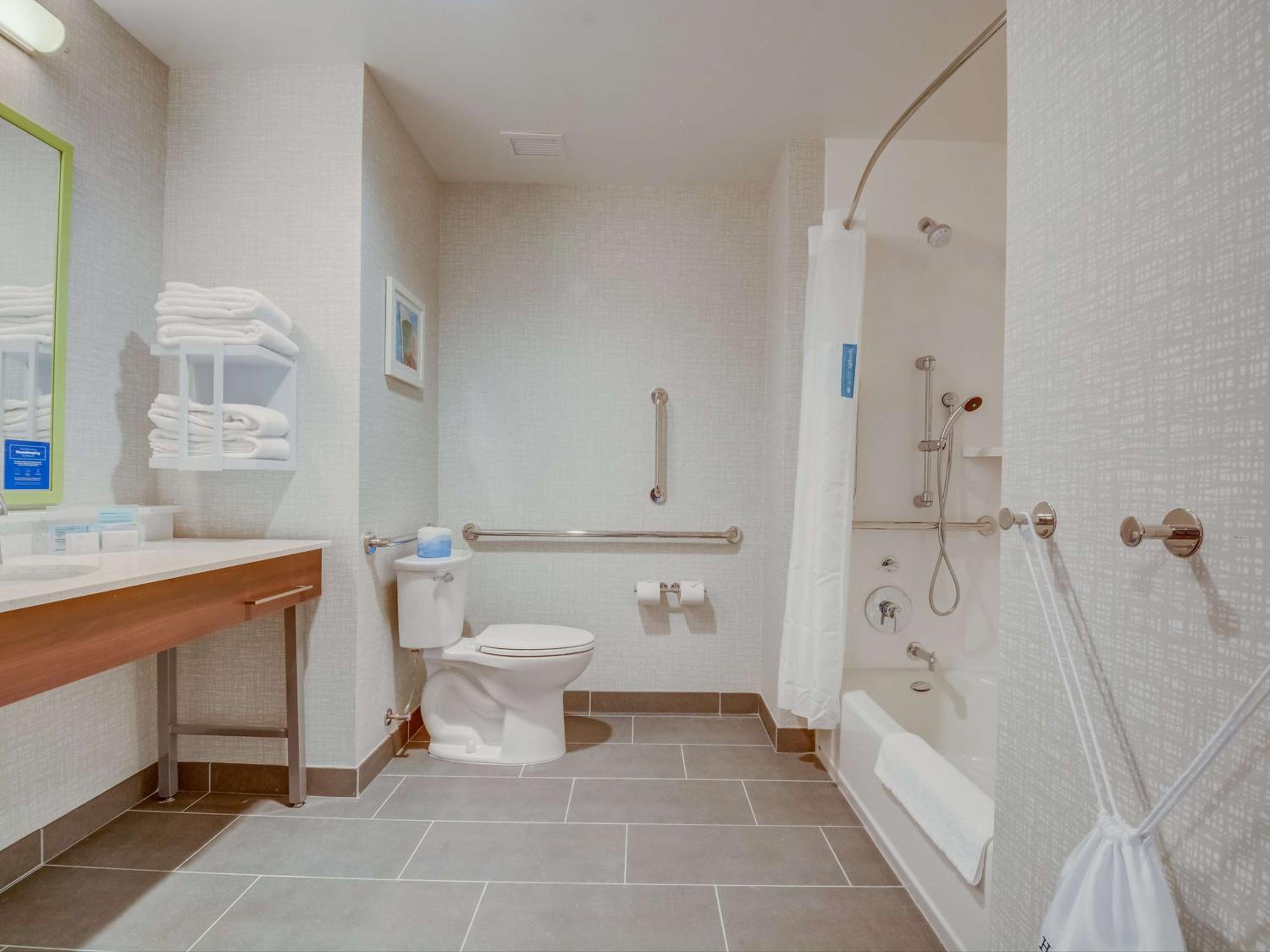 Queen Room with Two Queen Beds and Bath Tub - Mobility Access - Photo 10
