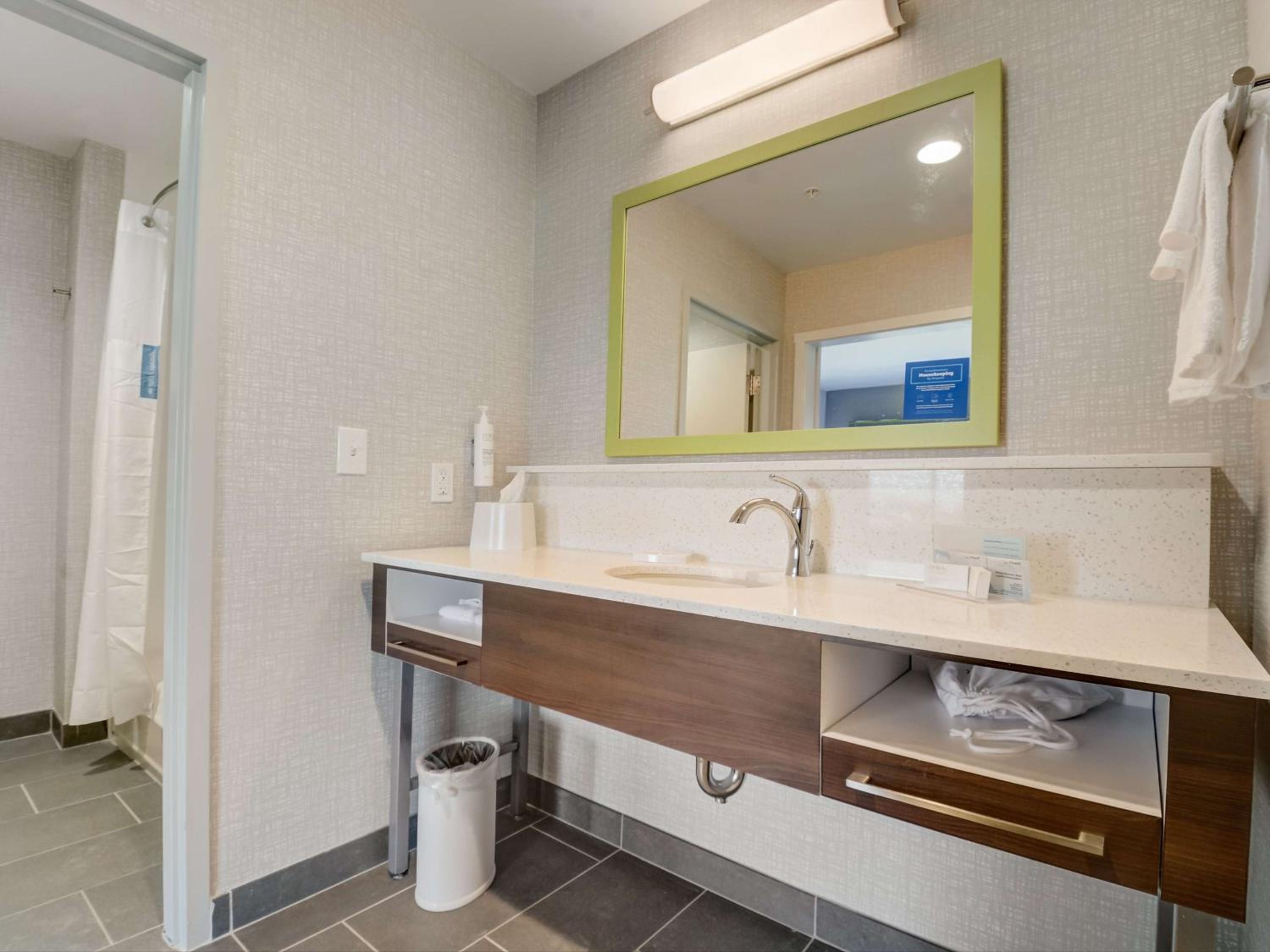 Queen Room with Two Queen Beds and Bath Tub - Mobility Access - Photo 11