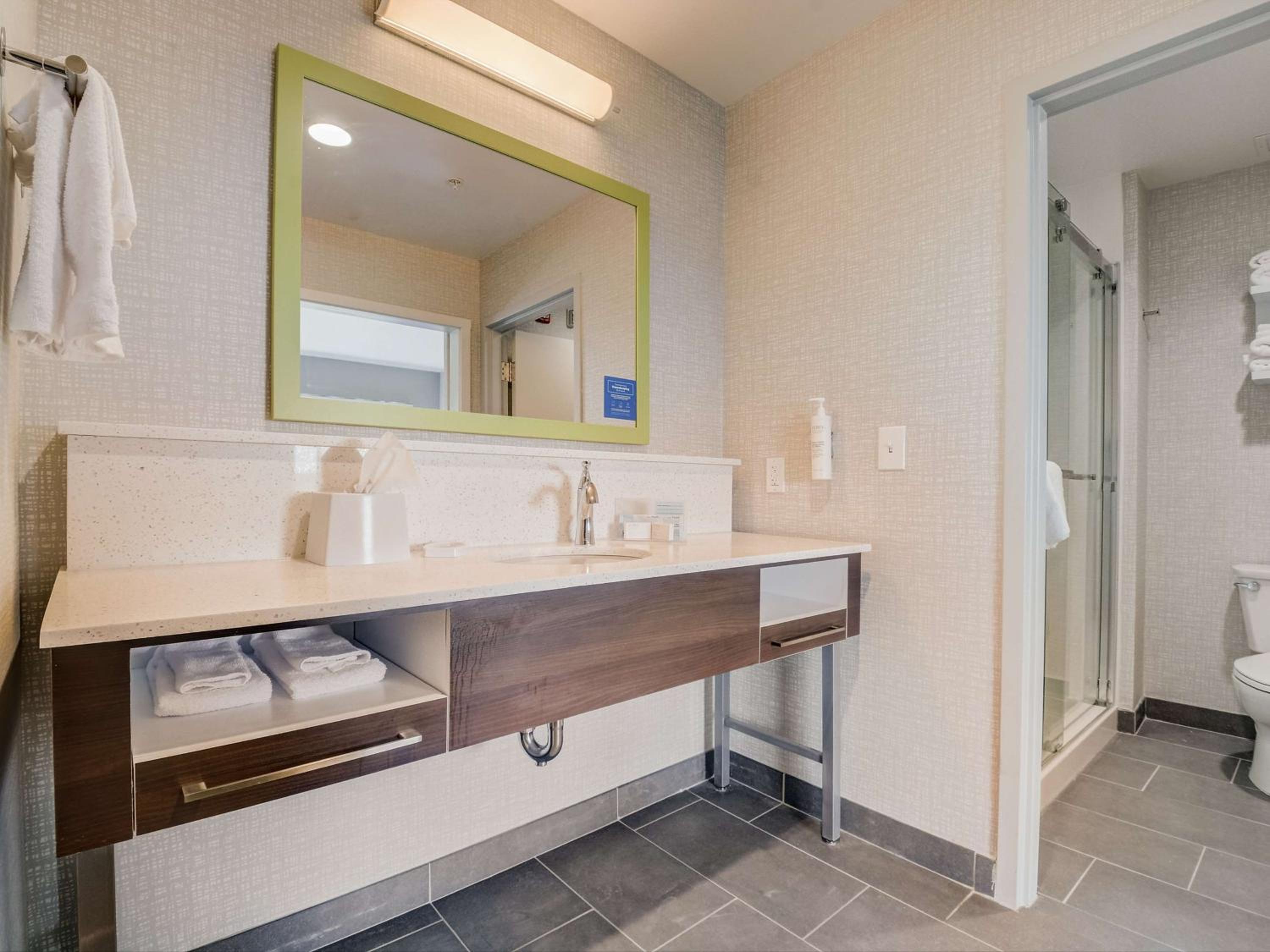 King Studio Suite - Photo 12