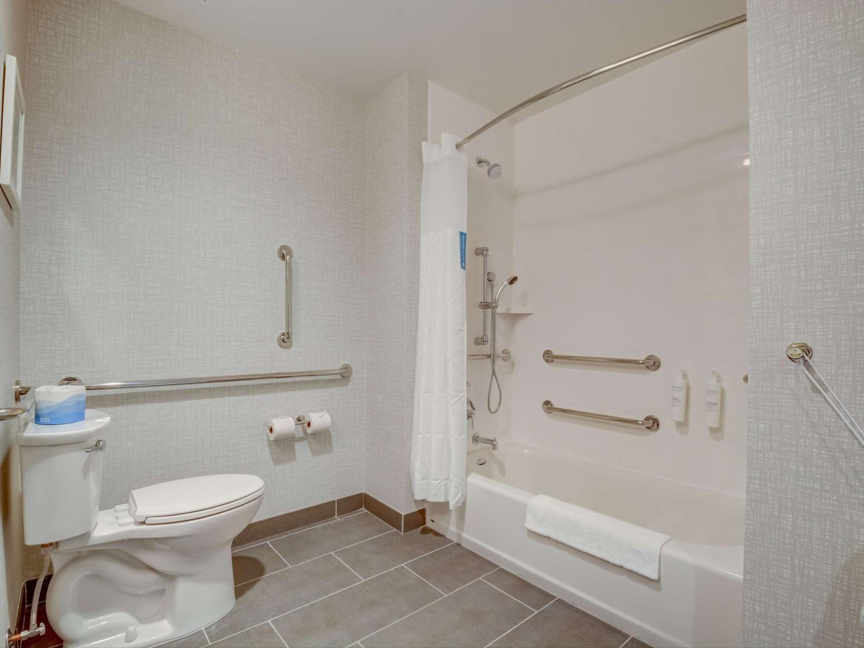 Queen Room with Two Queen Beds and Bath Tub - Mobility Access - Photo 14