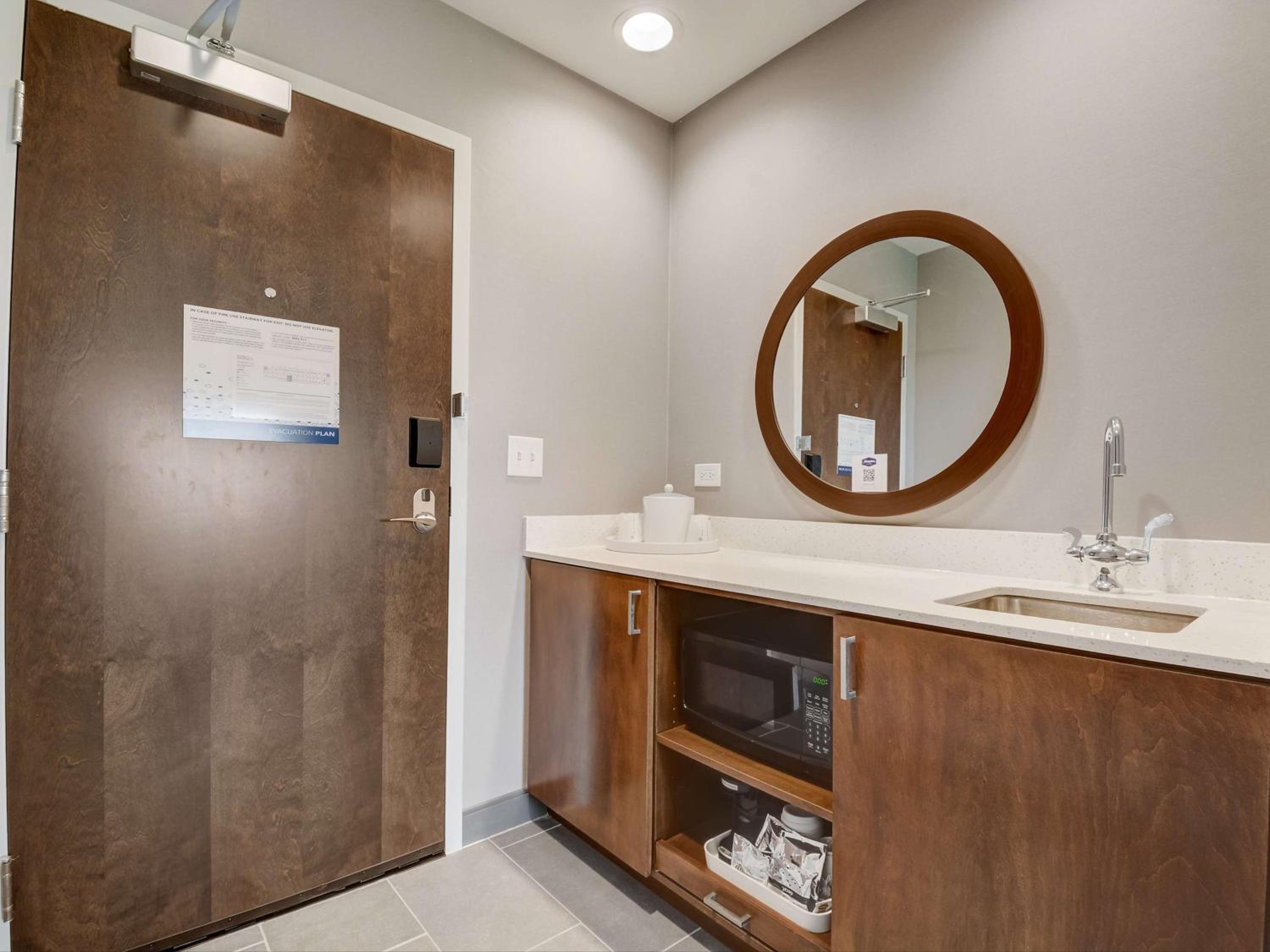 King Studio Suite - Photo 11