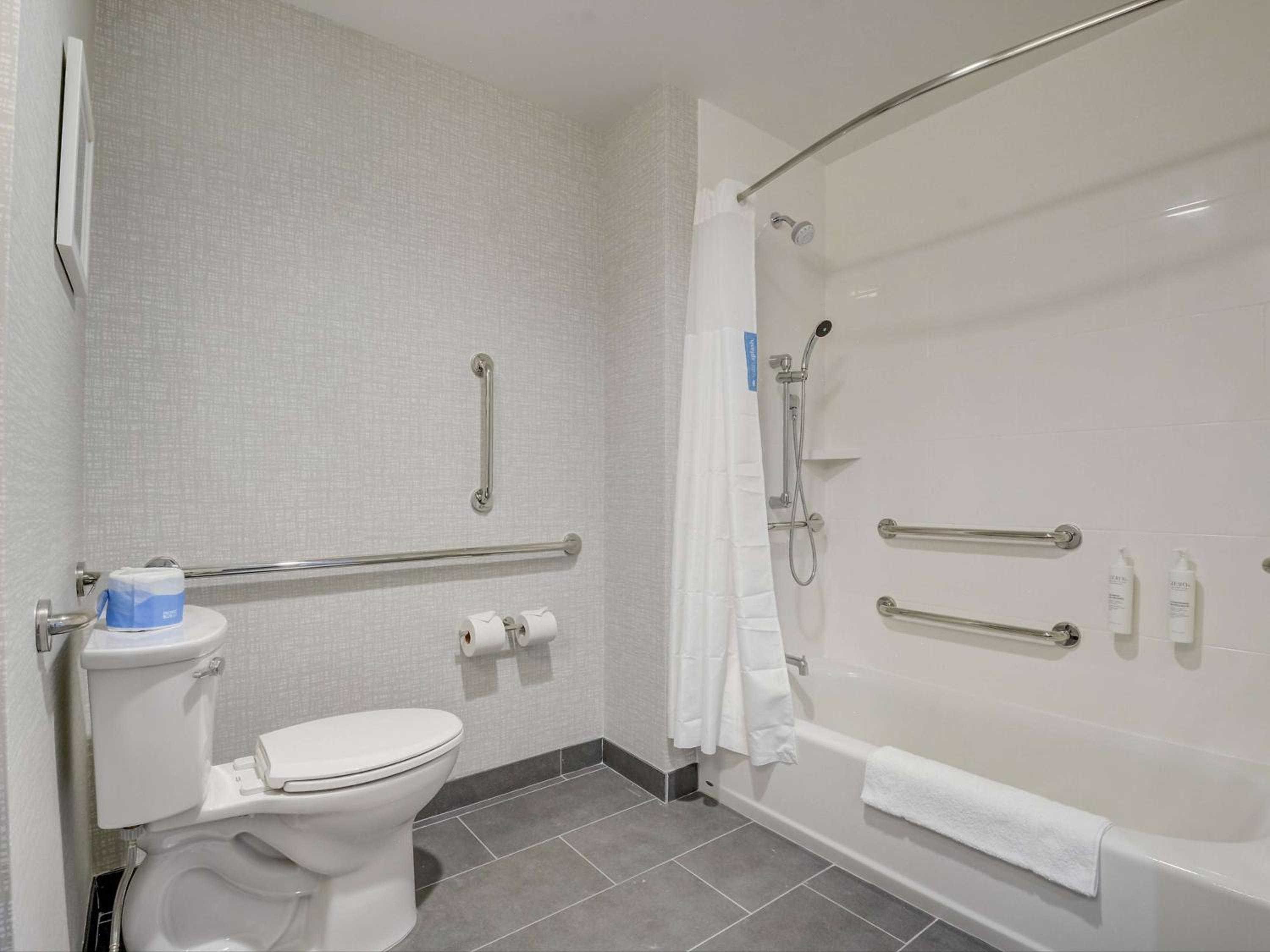 Queen Room with Two Queen Beds and Bath Tub - Mobility Access - Photo 6