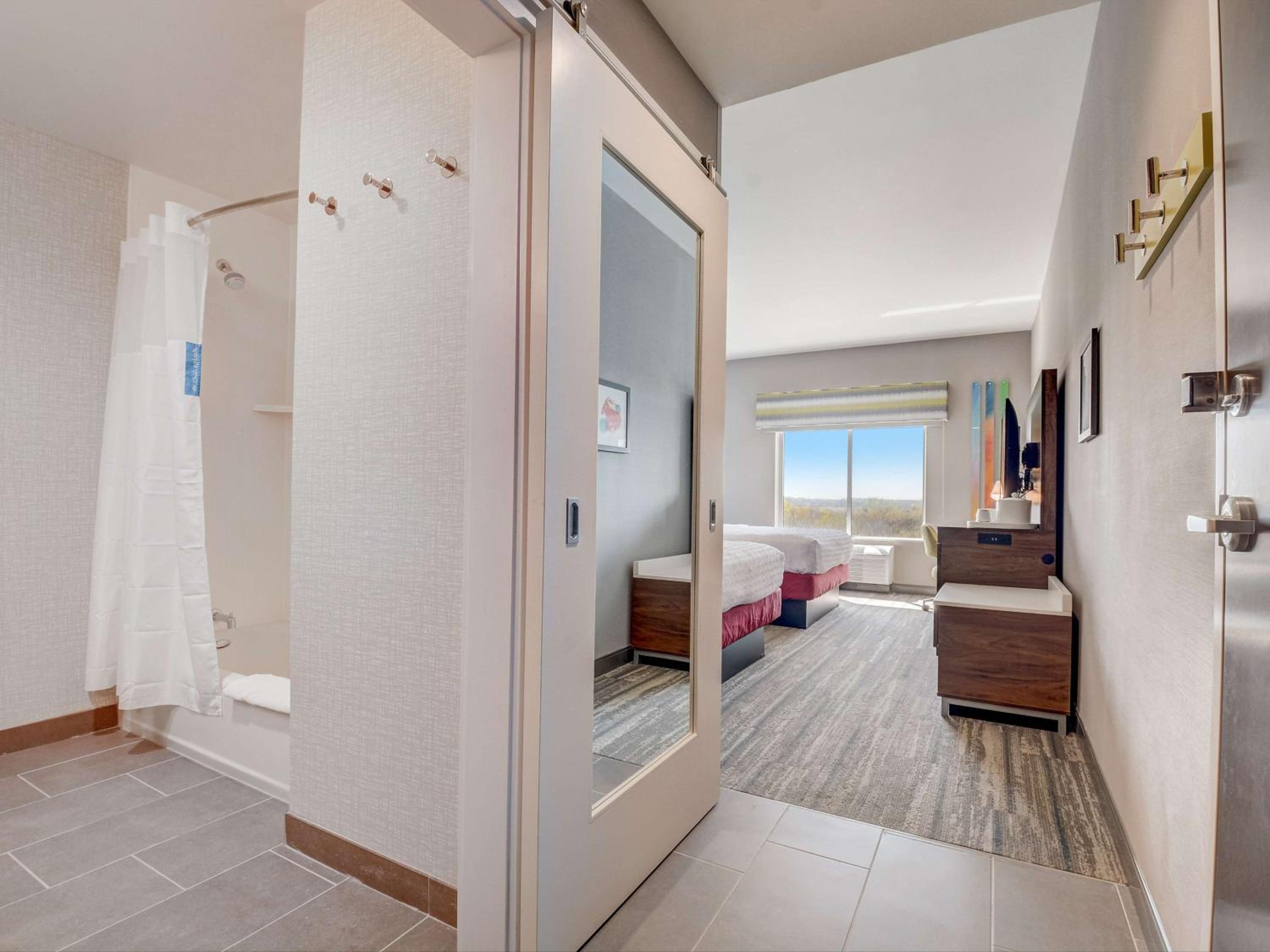Queen Room with Two Queen Beds and Bath Tub - Mobility Access - Photo 1