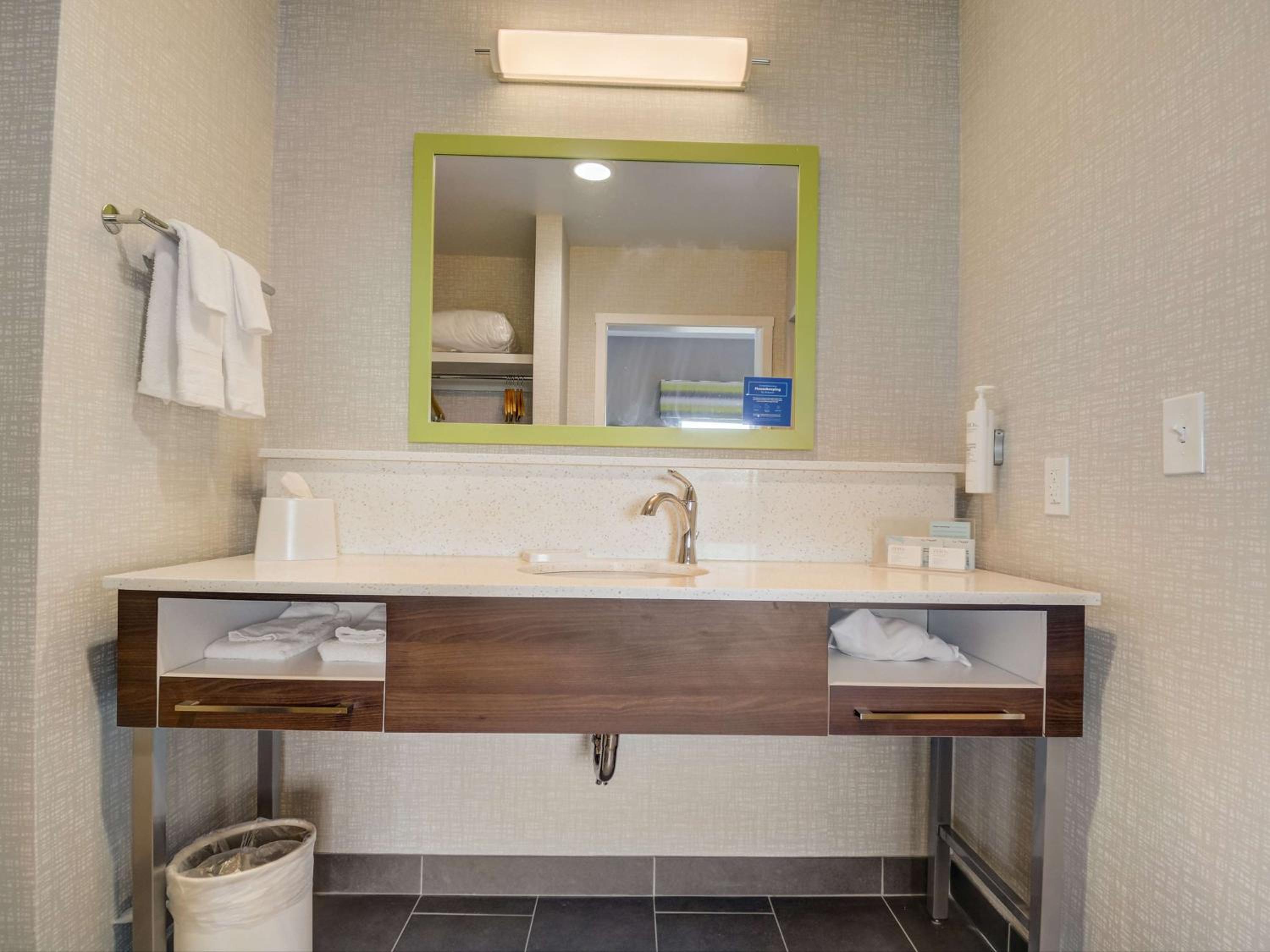King Studio Suite - Photo 10