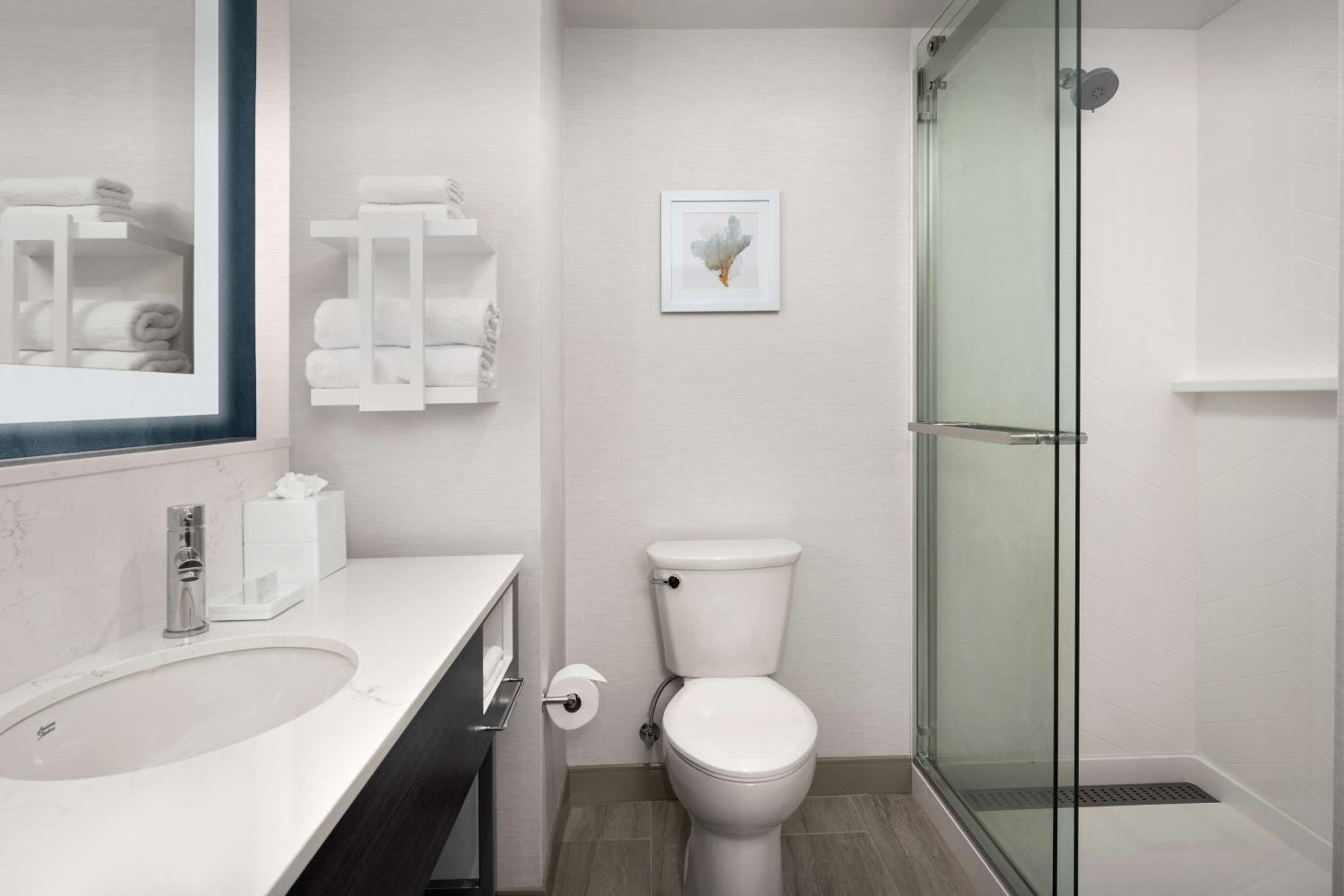 King Studio Suite with Balcony - Photo 4