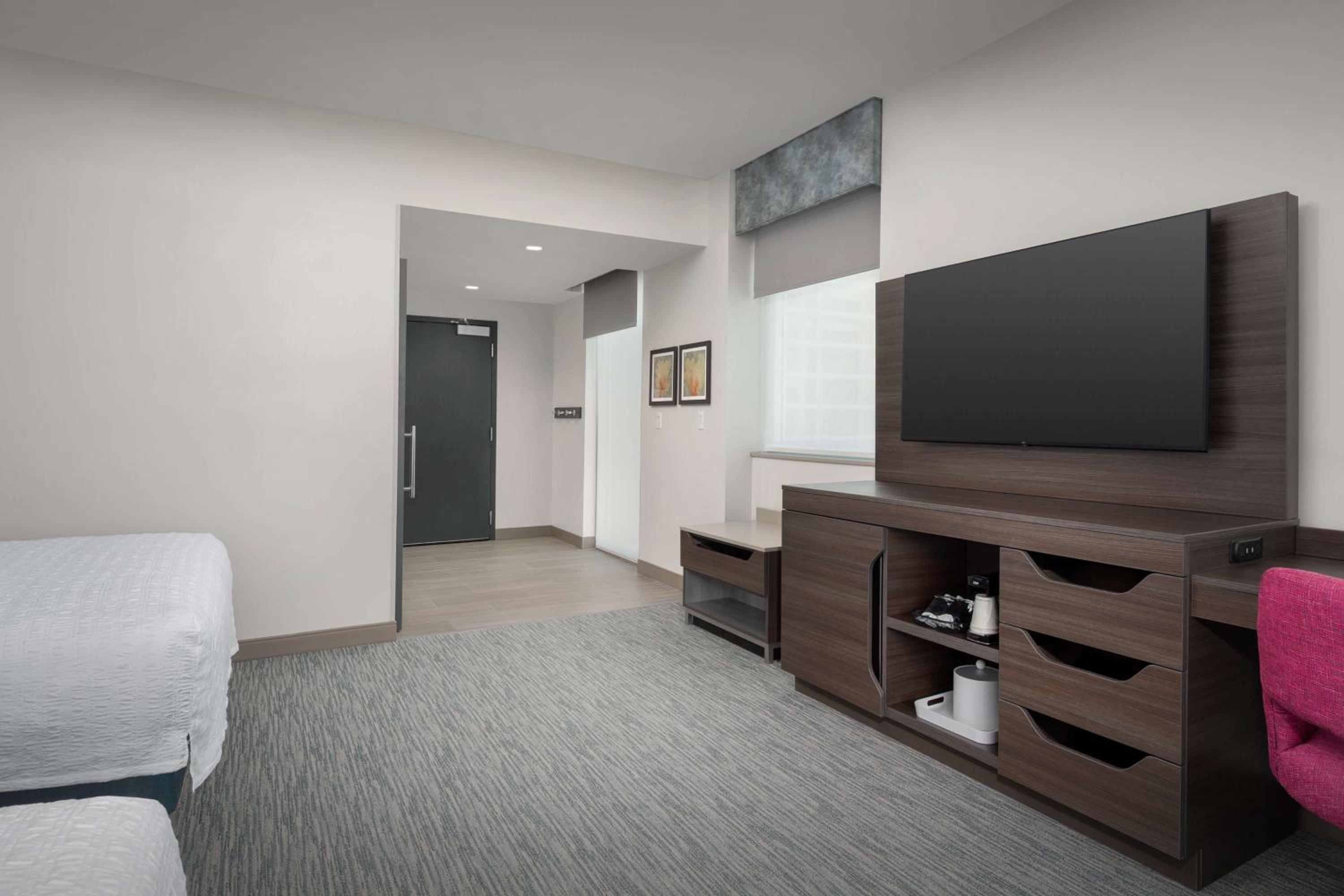 Queen Room with Two Queen Beds and Roll-In Shower - Mobility and Hearing Access - Photo 3