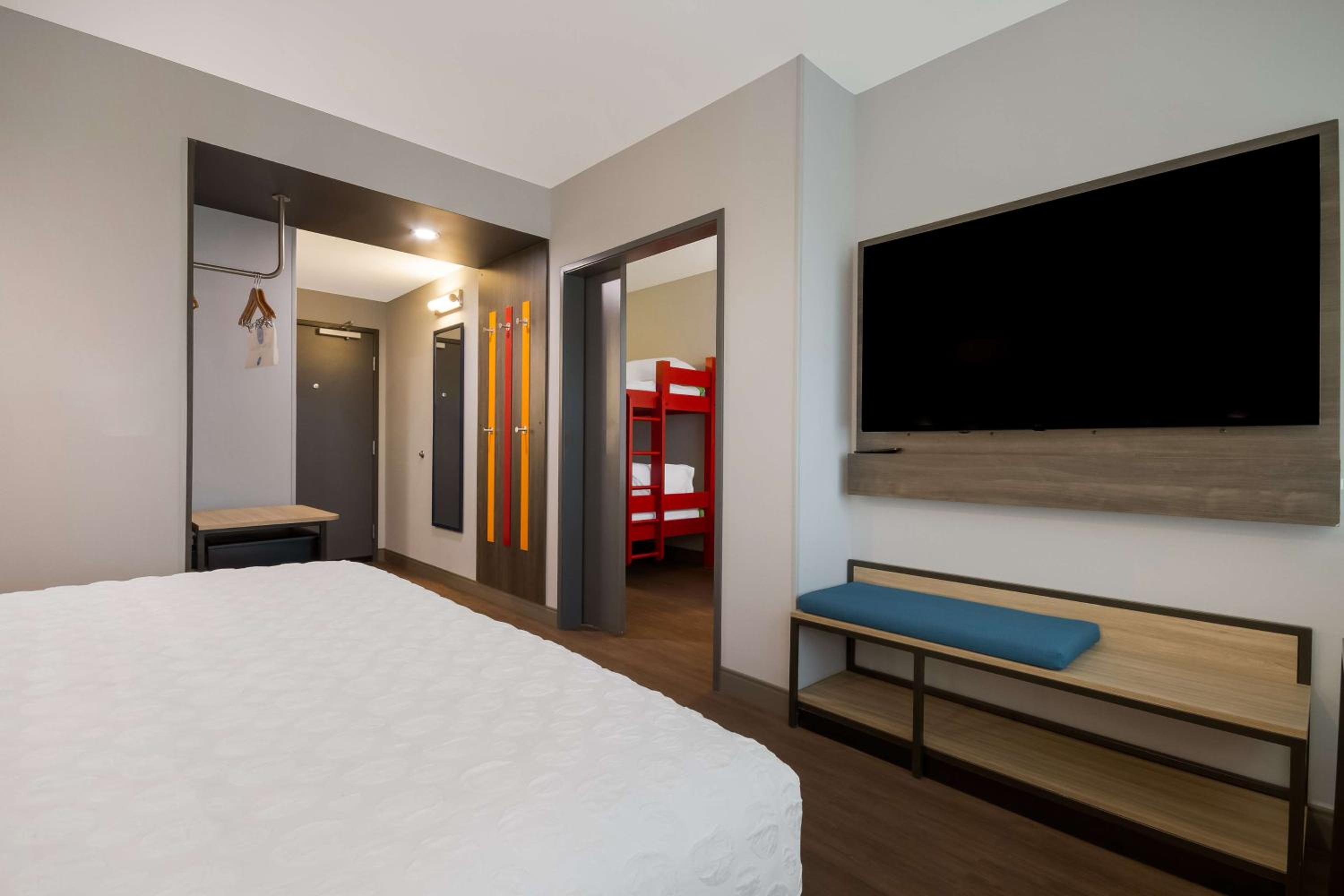 King Room with Bunk Beds - Photo 1