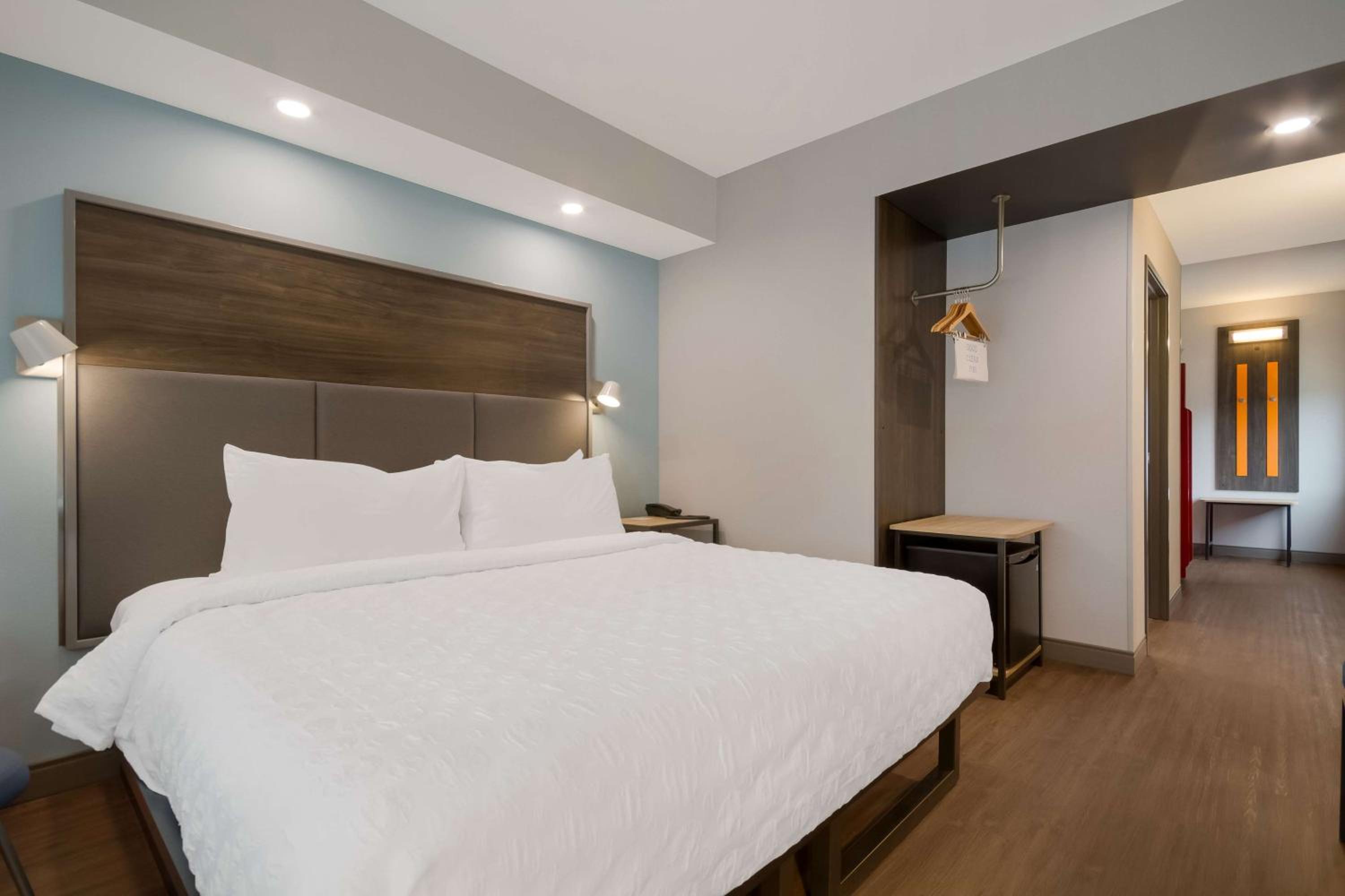 King Room with Bunk Beds - Photo 4