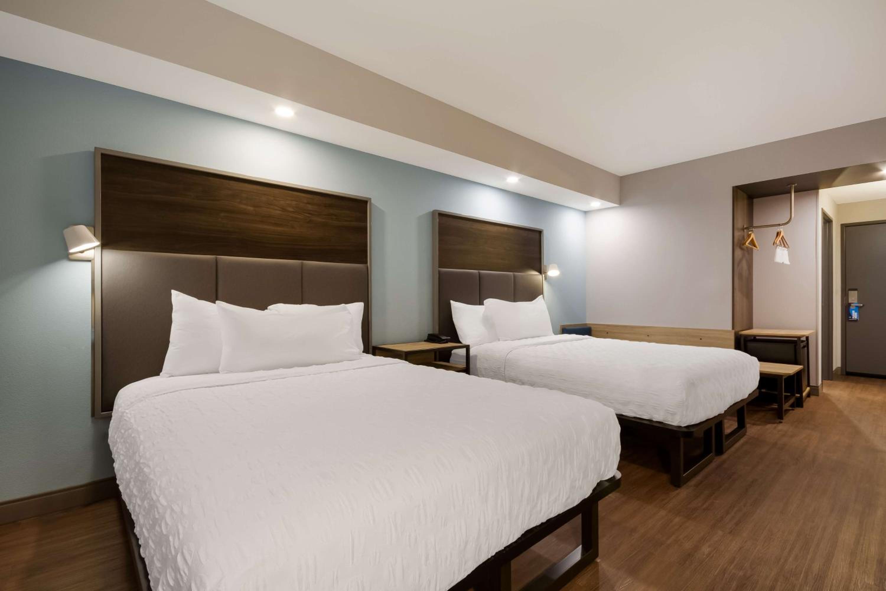 Queen Room with Two Queen Beds - Photo 1