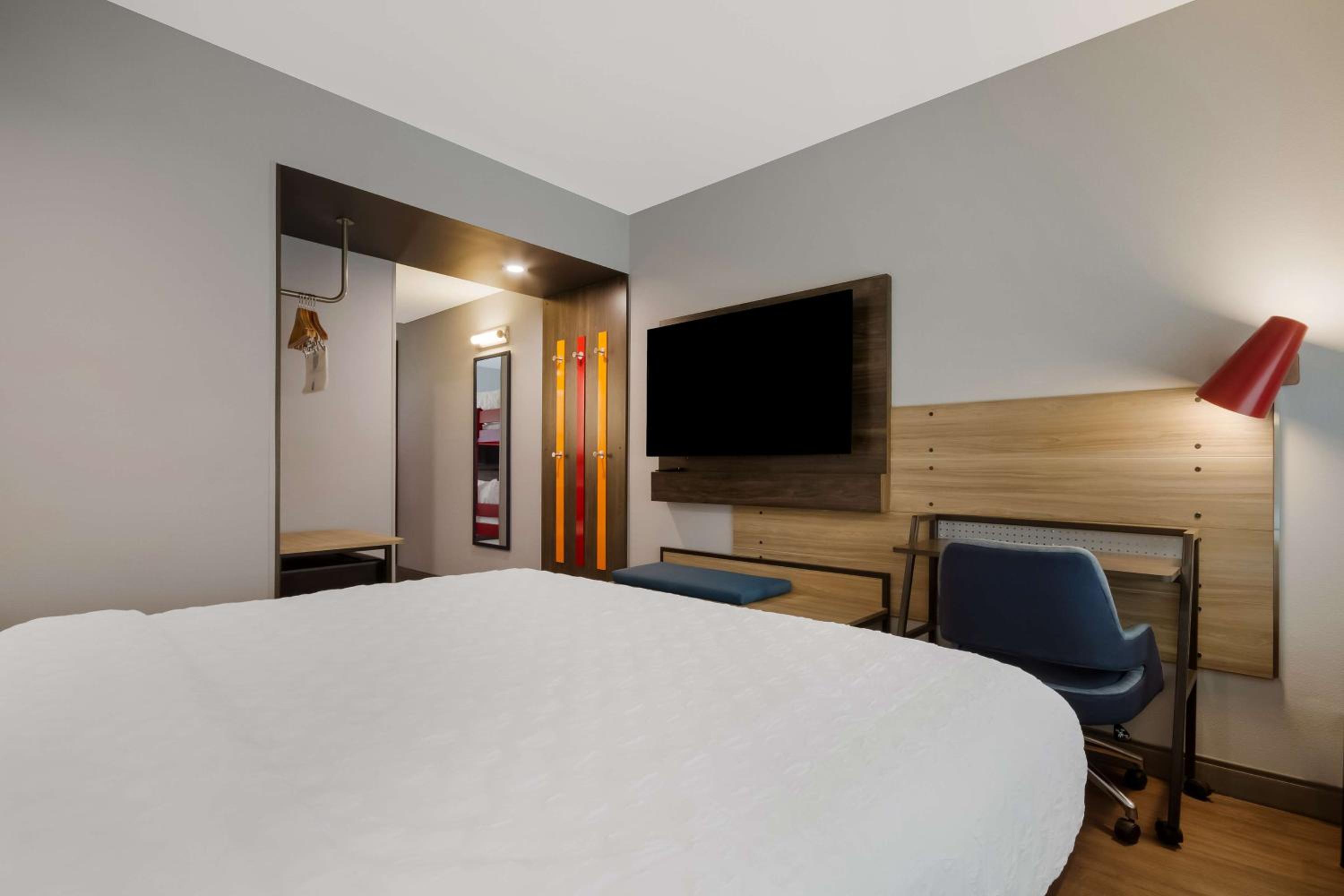 King Room with Bunk Beds - Photo 6