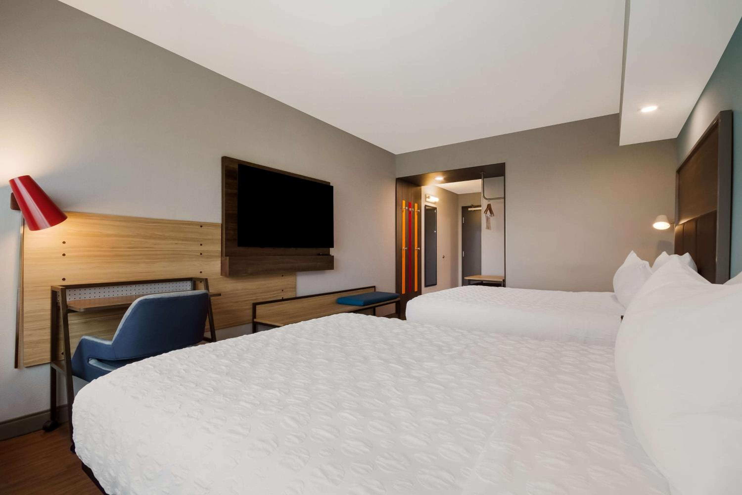 Queen Room with Two Queen Beds and Walk-In Shower - Photo 2