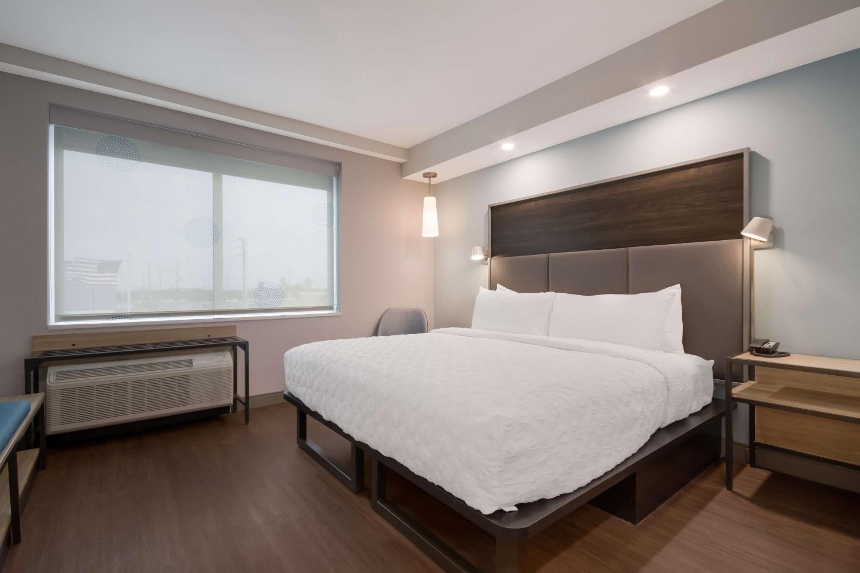 King Room with Bunk Beds - Photo 7