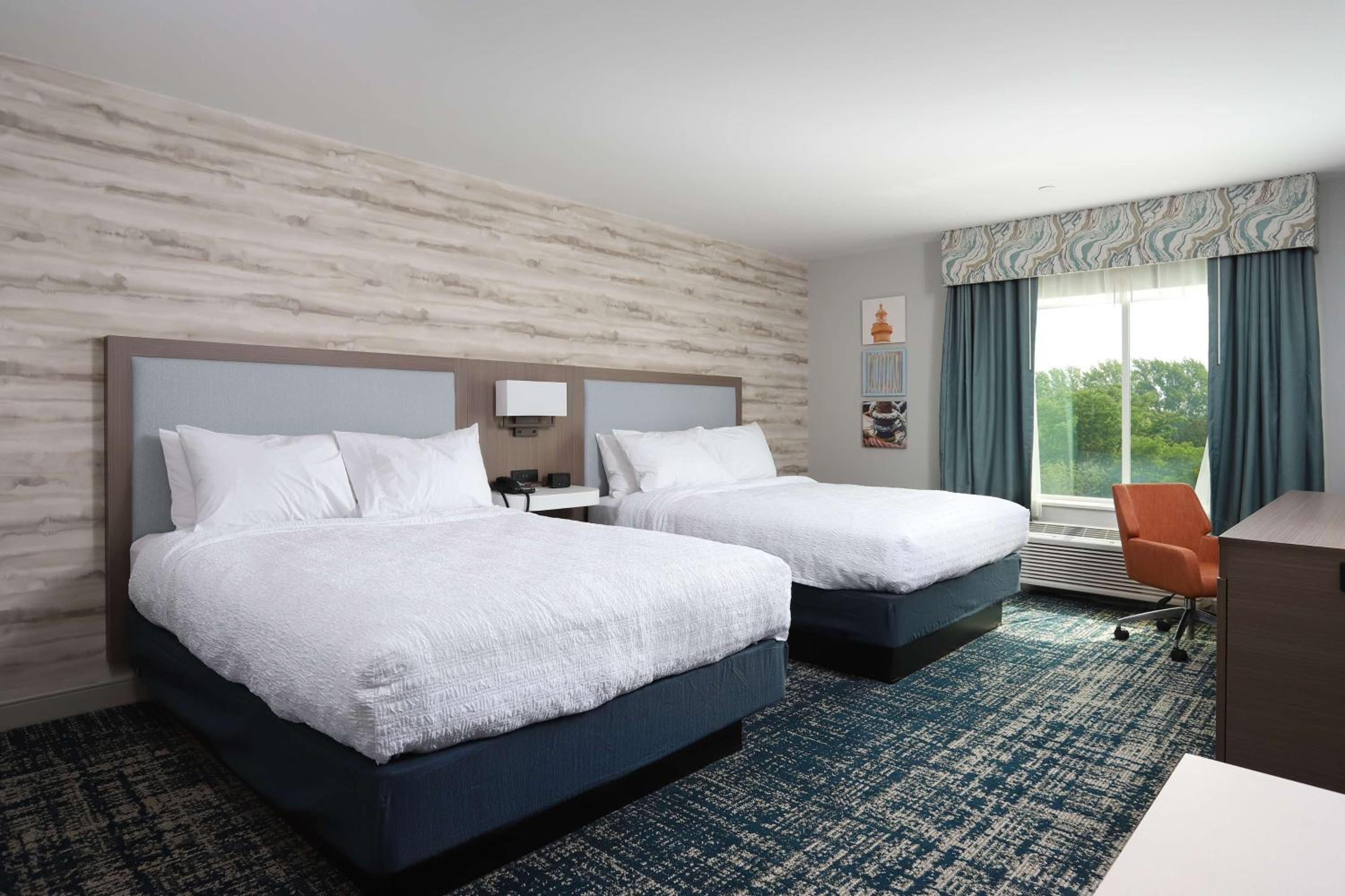 Queen Room with Two Queen Beds - Non-Smoking - Photo 1