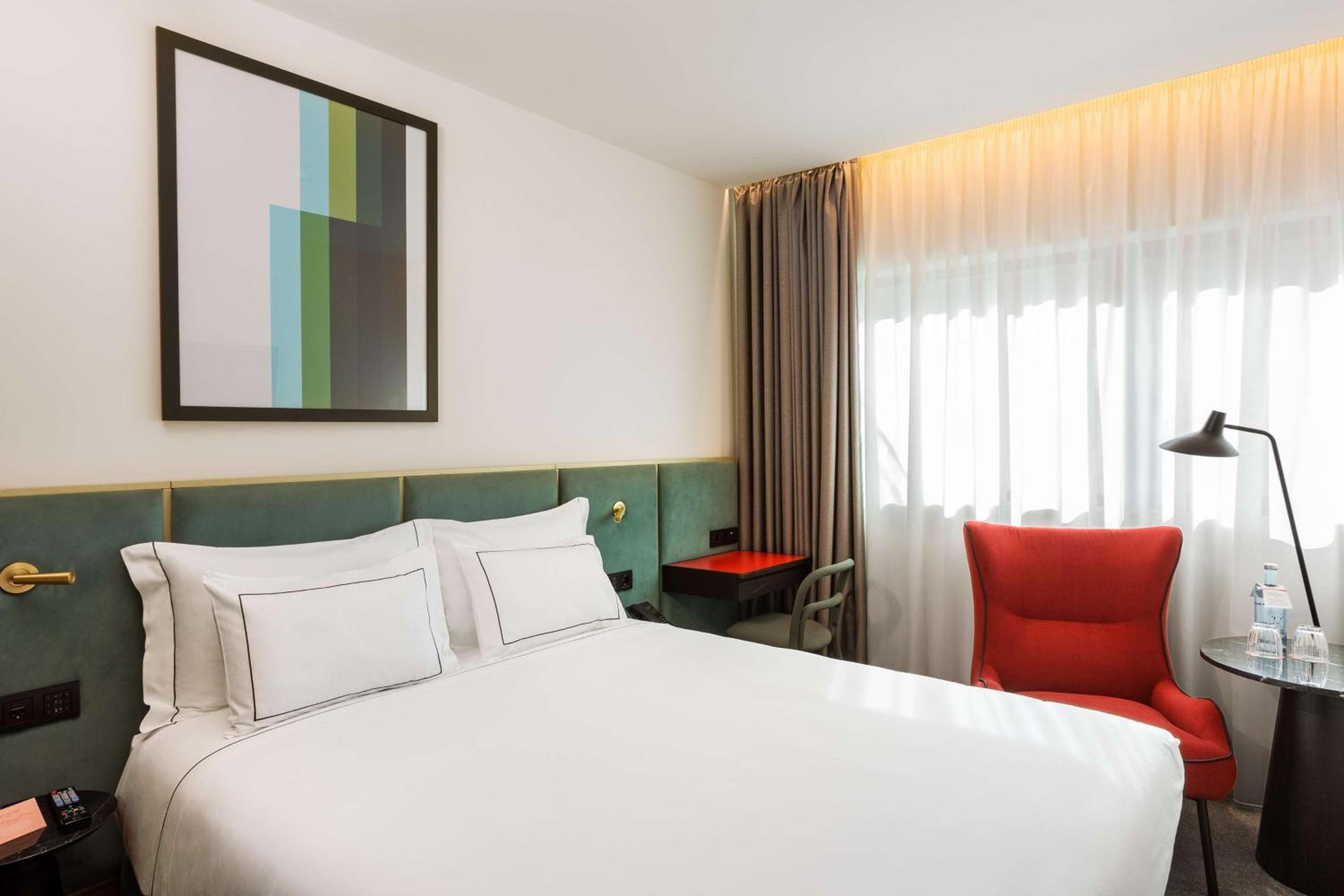 Queen Room - Photo 13