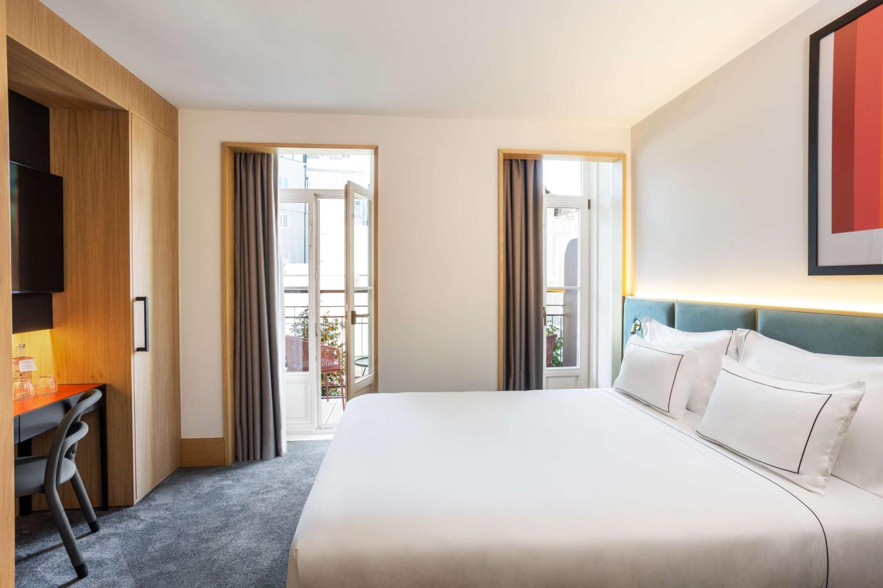 Queen Room with Balcony - Photo 1