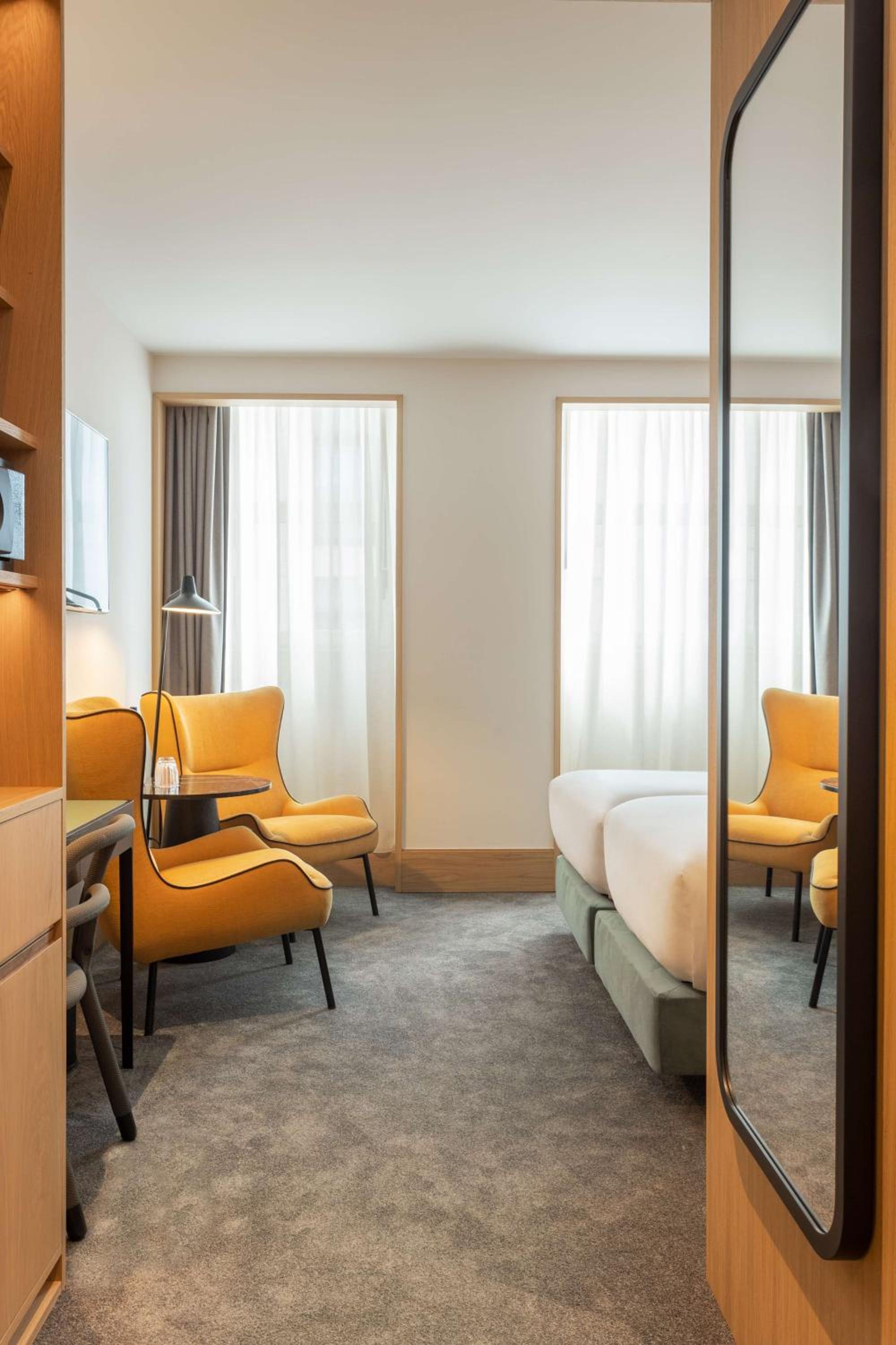 Twin Room - Photo 3