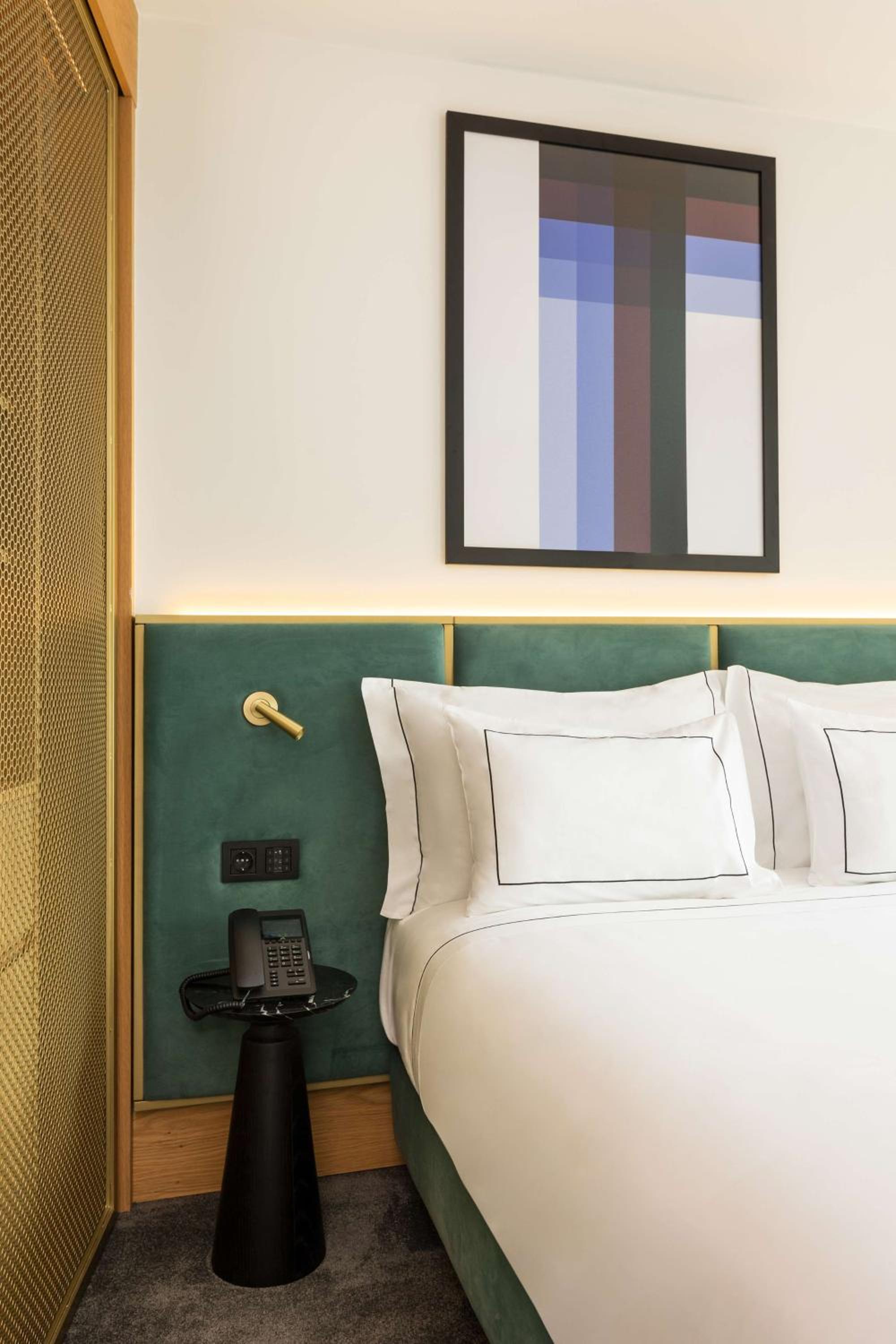 Queen Room - Photo 12
