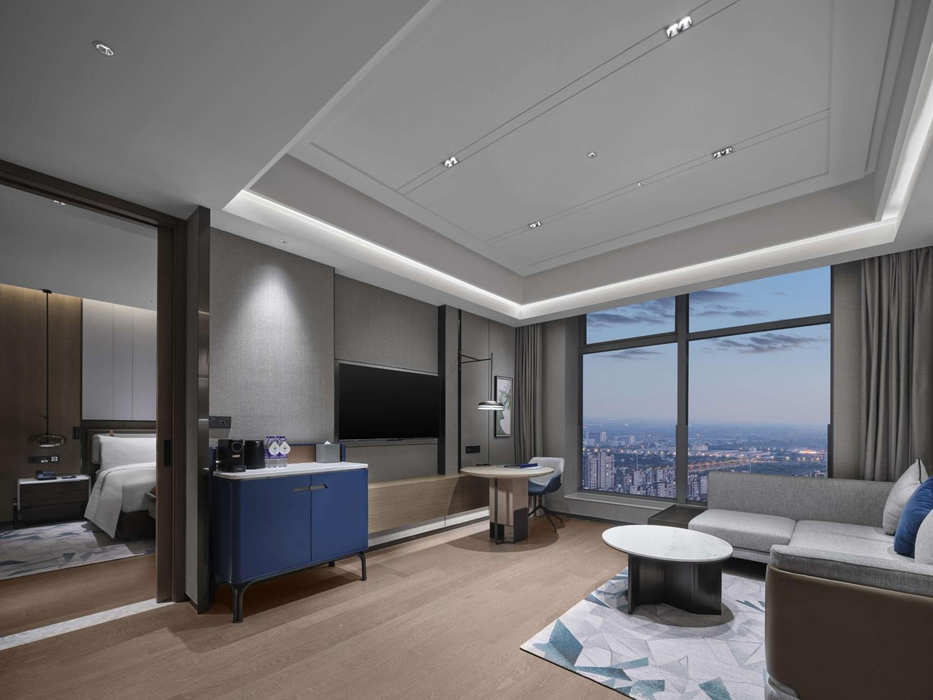 Deluxe King Suite - Photo 1