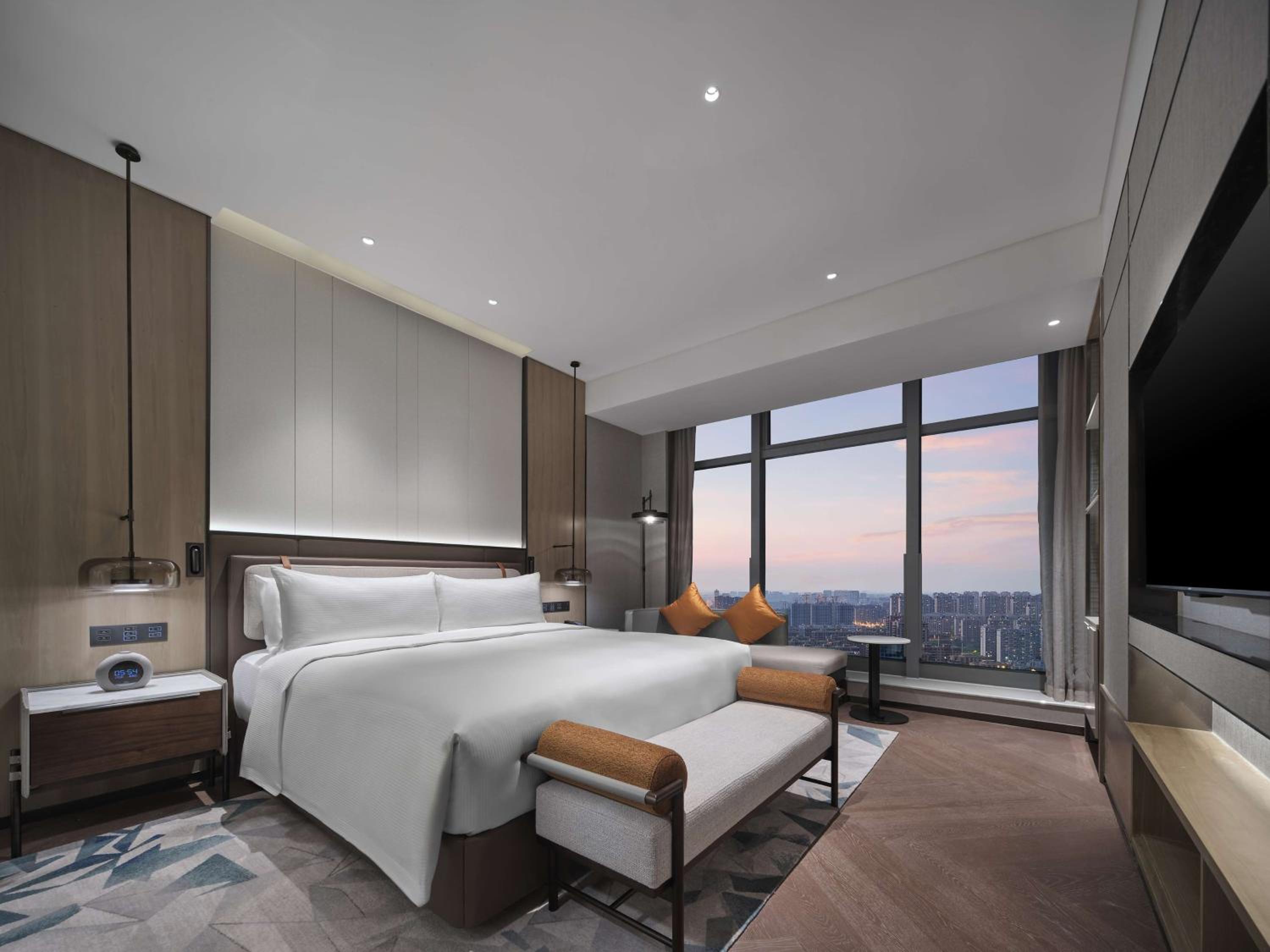 Ambassador King Suite - Photo 1
