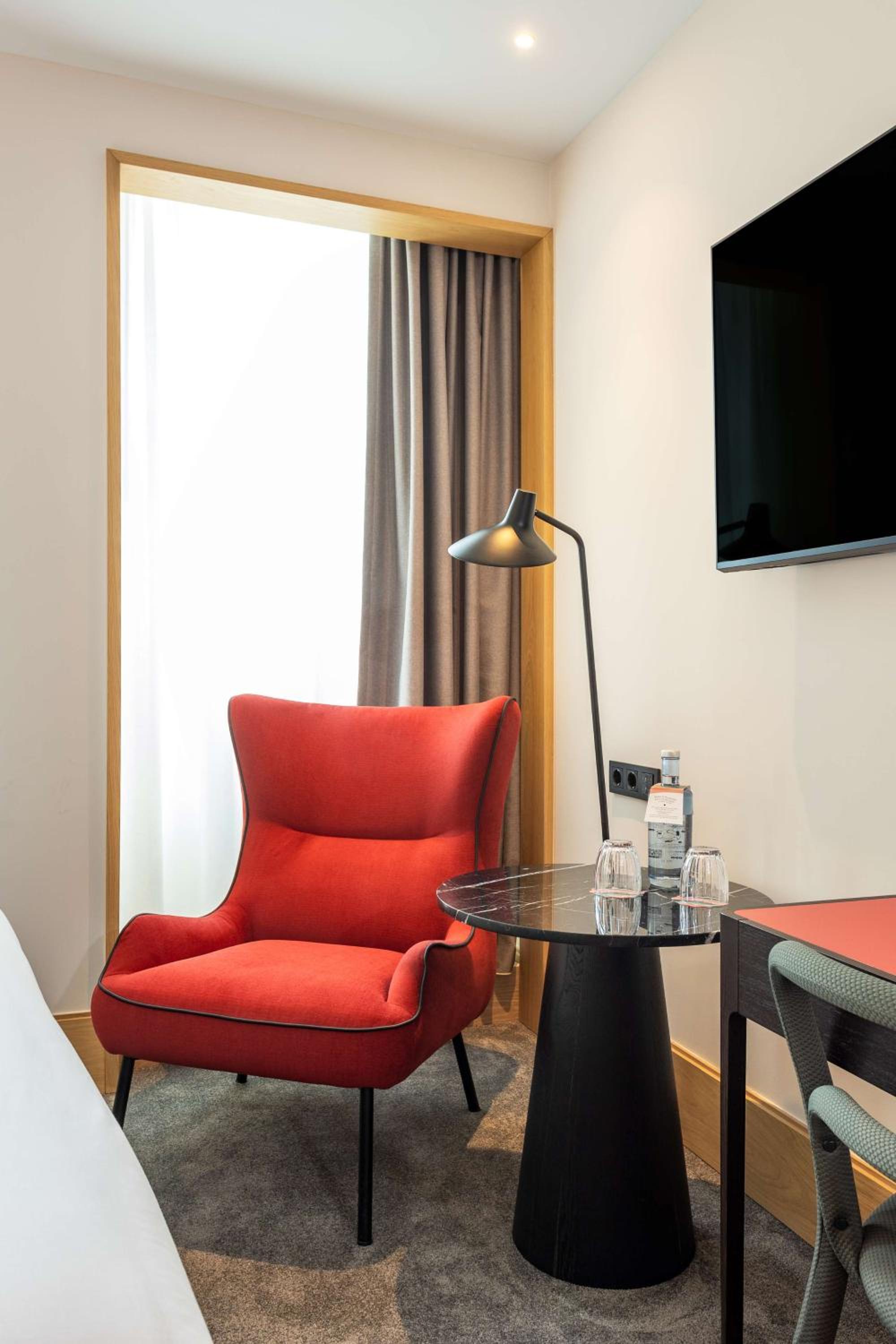 Queen Room - Photo 15