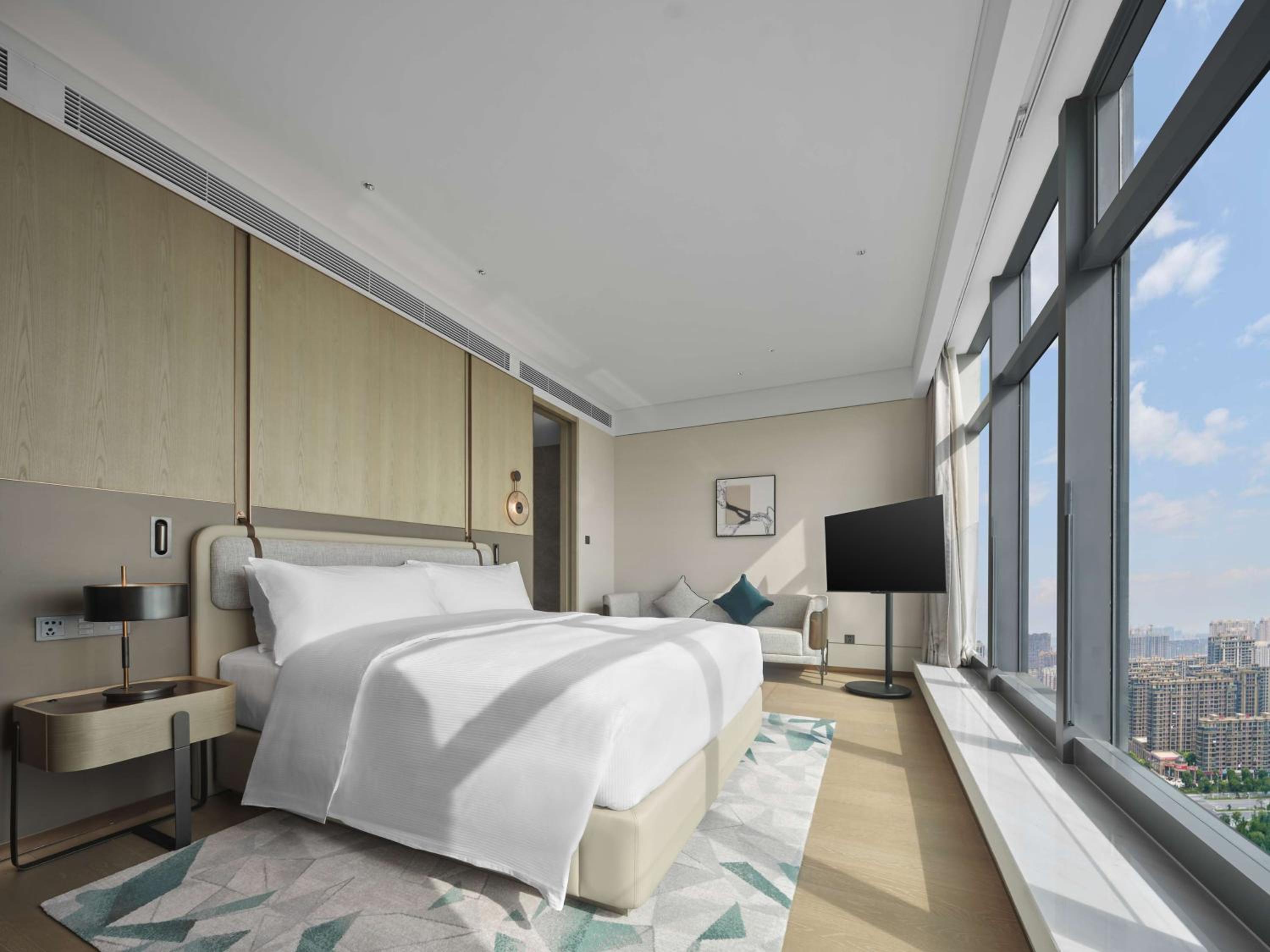 Deluxe King Room with Park View - Photo 1