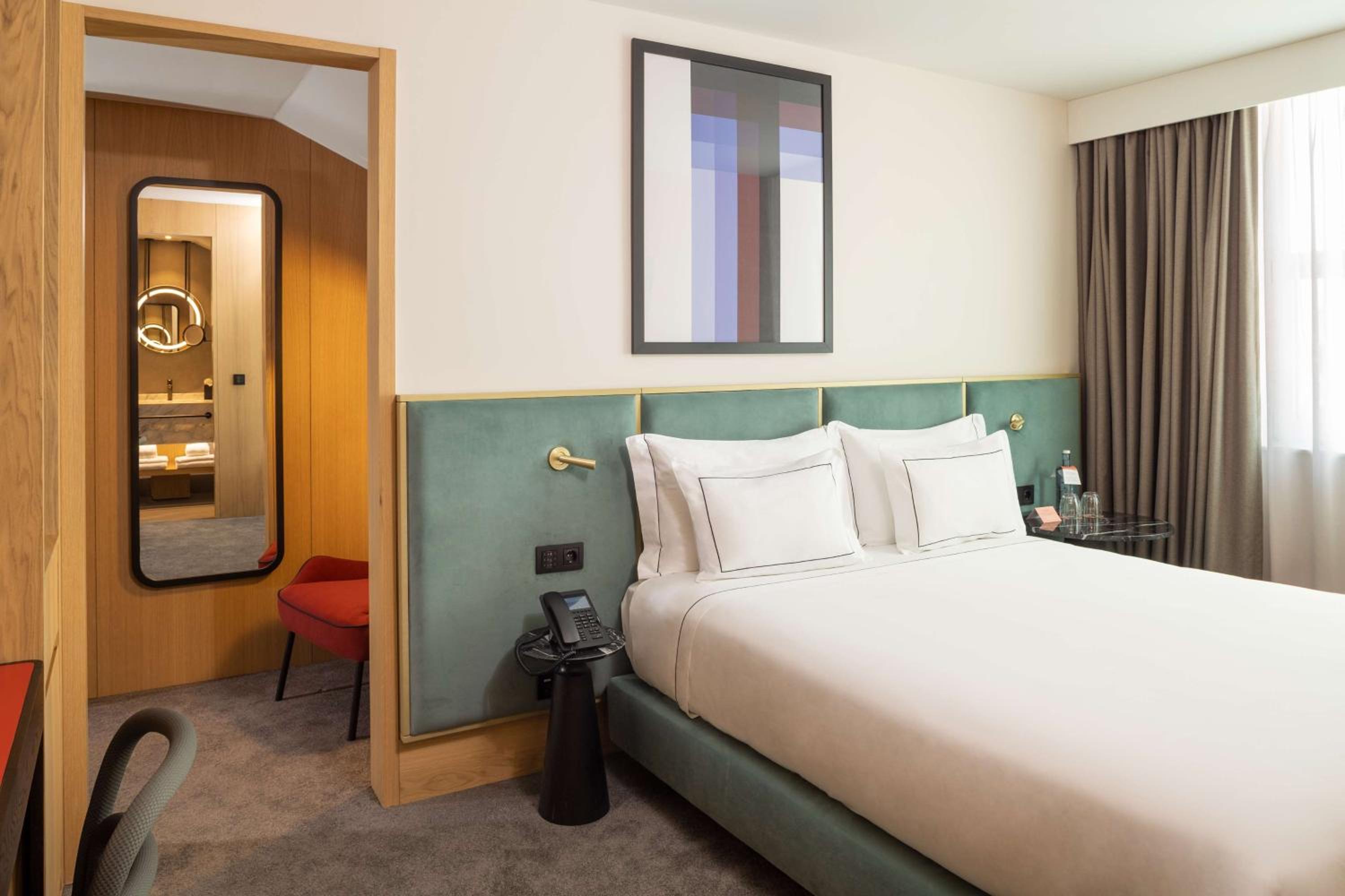 Queen Room - Photo 10