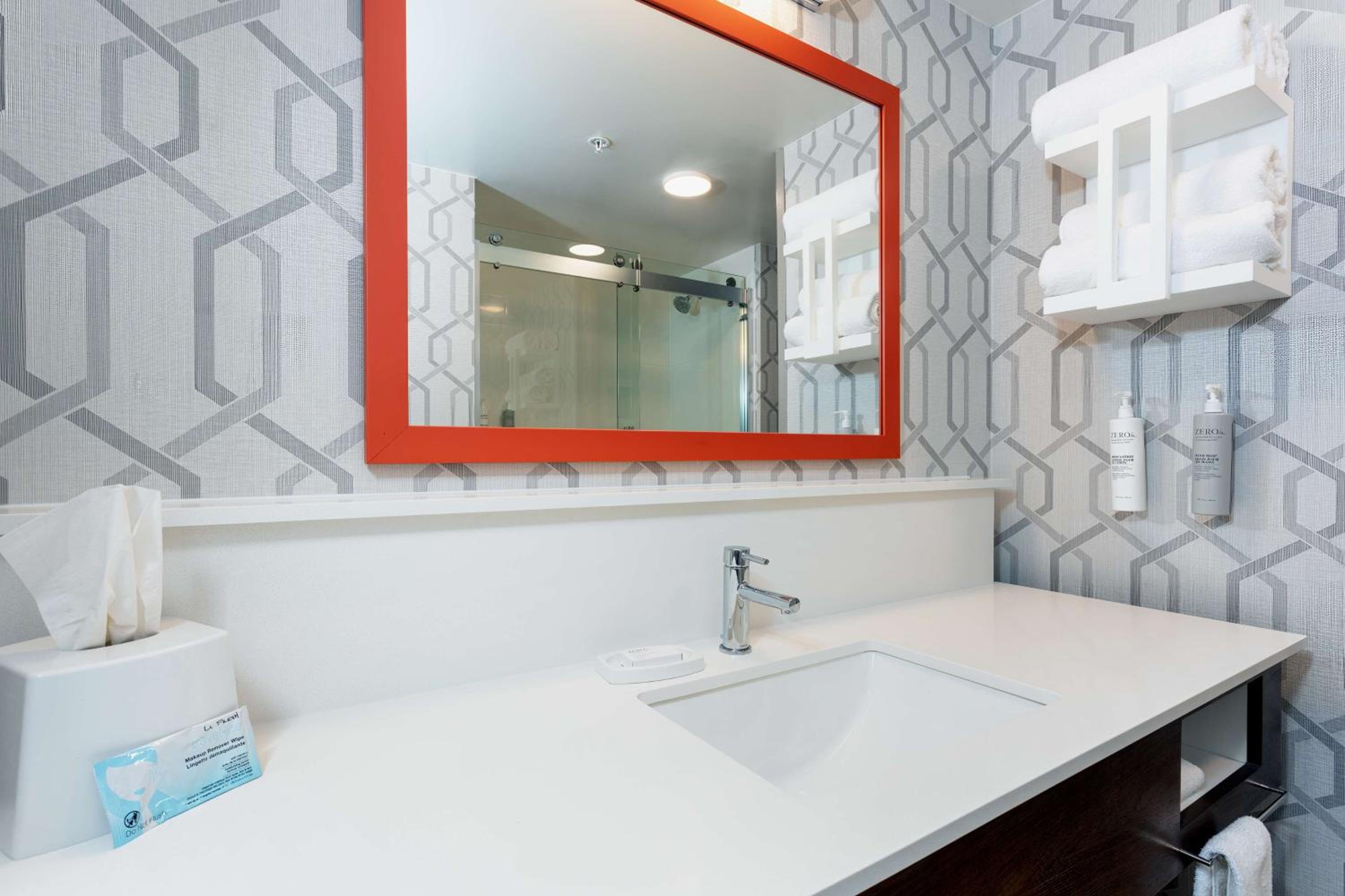 King Room with Tub - Mobility Access - Photo 3