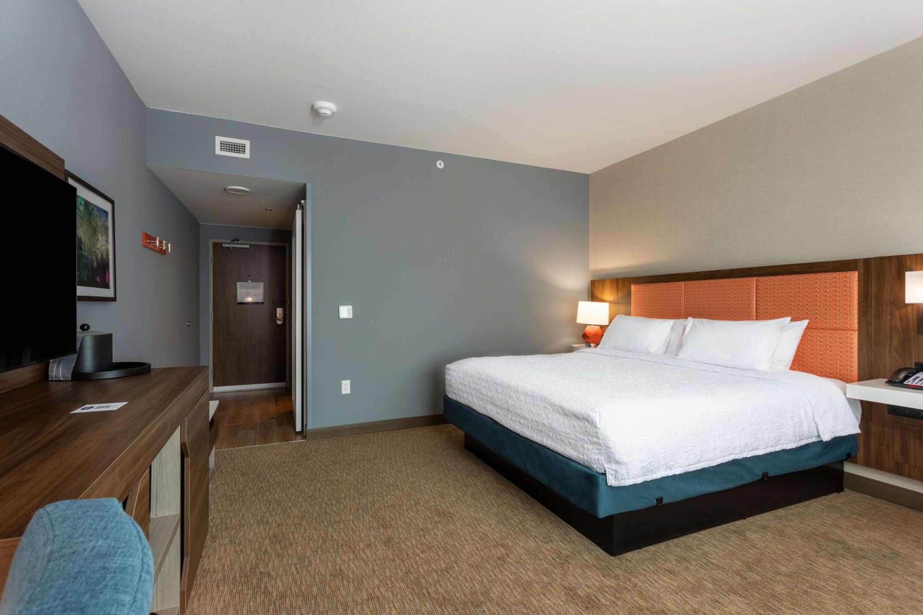 King Room with Tub - Mobility Access - Photo 1