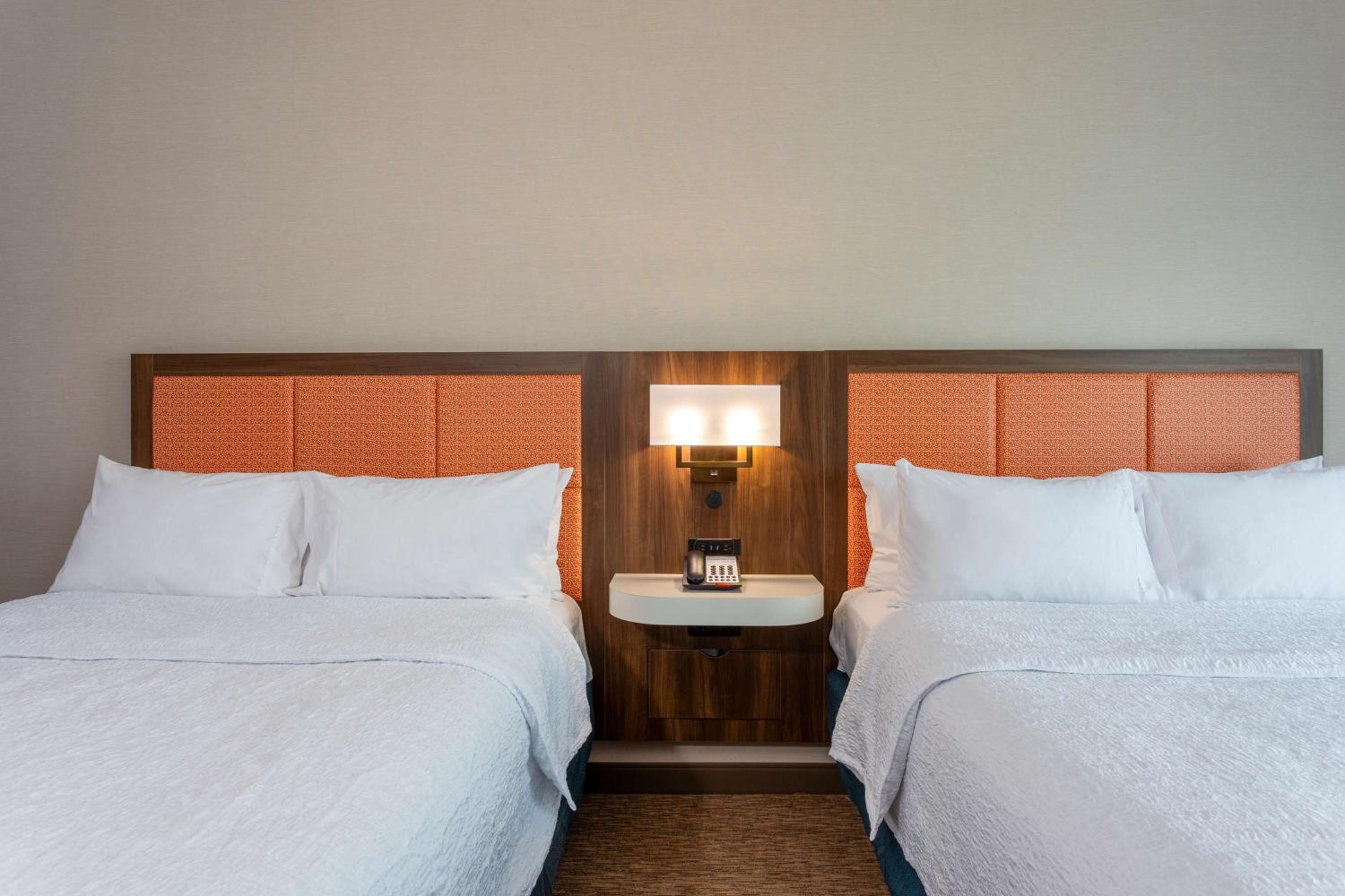 Queen Room with Two Queen Beds - Photo 3