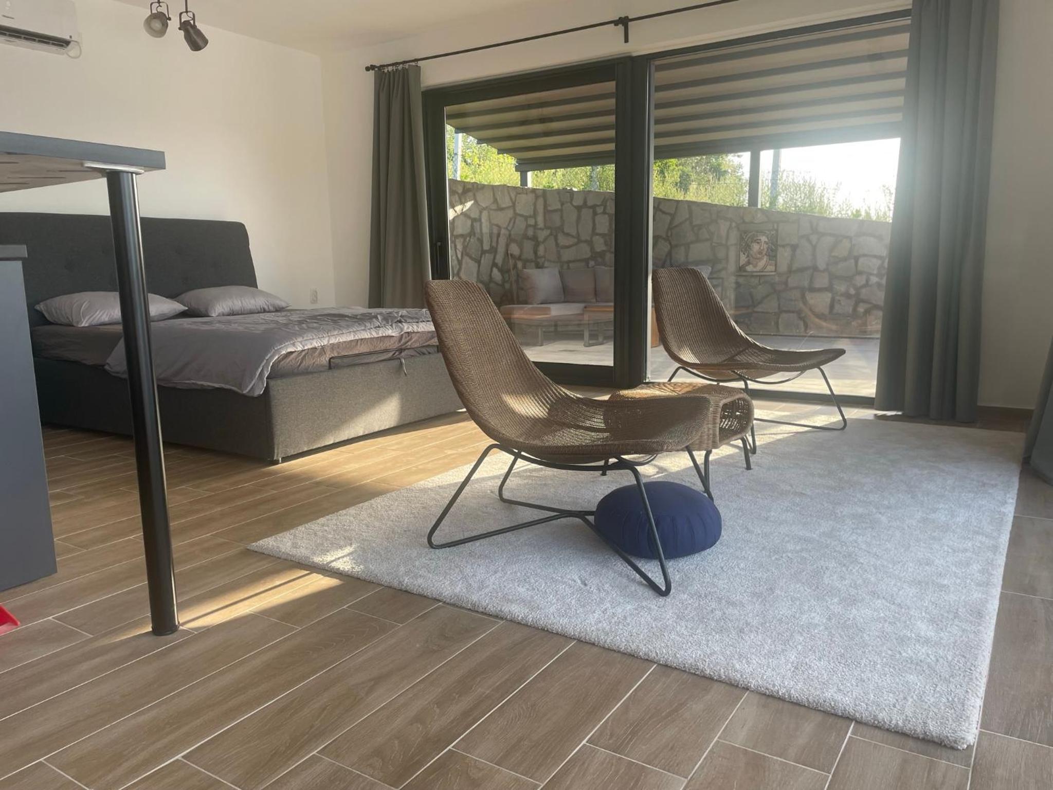 One-Bedroom House photo 1