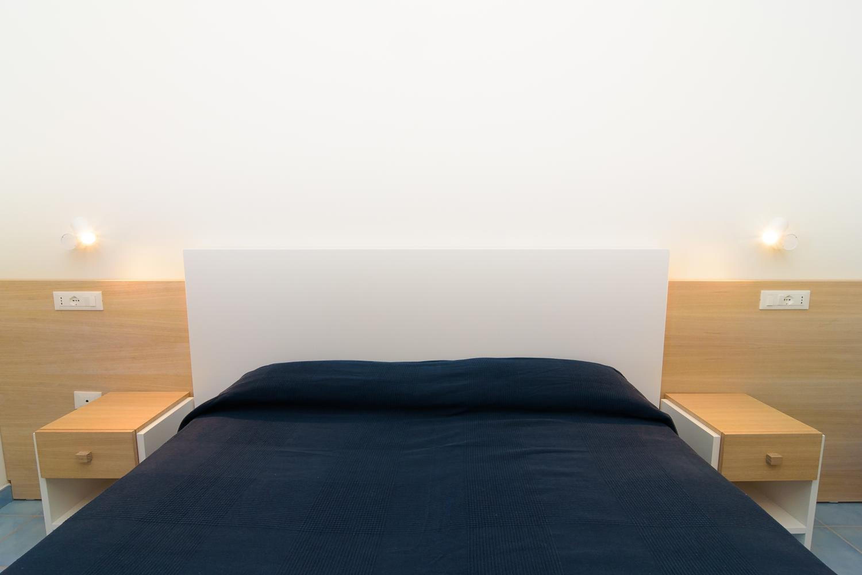 Superior Double Room with Side Sea View - Photo 11