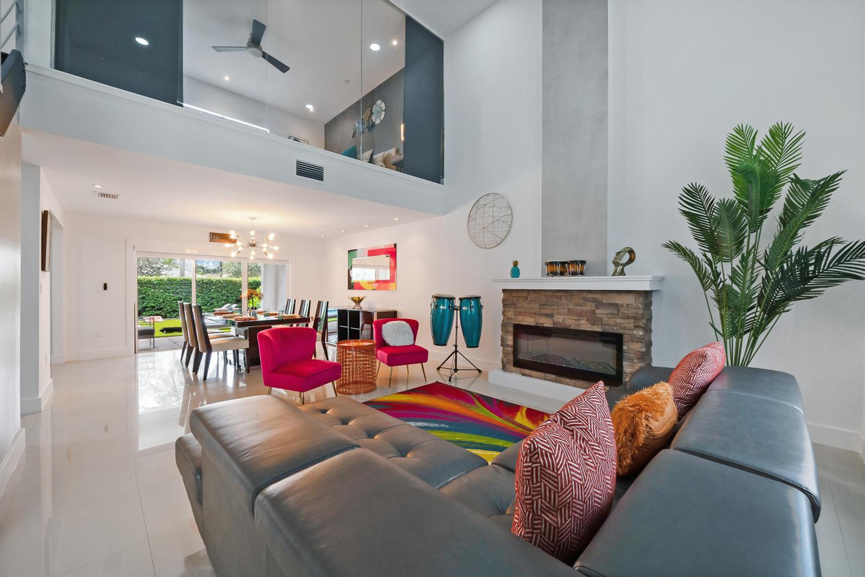 Six-Bedroom House photo 1