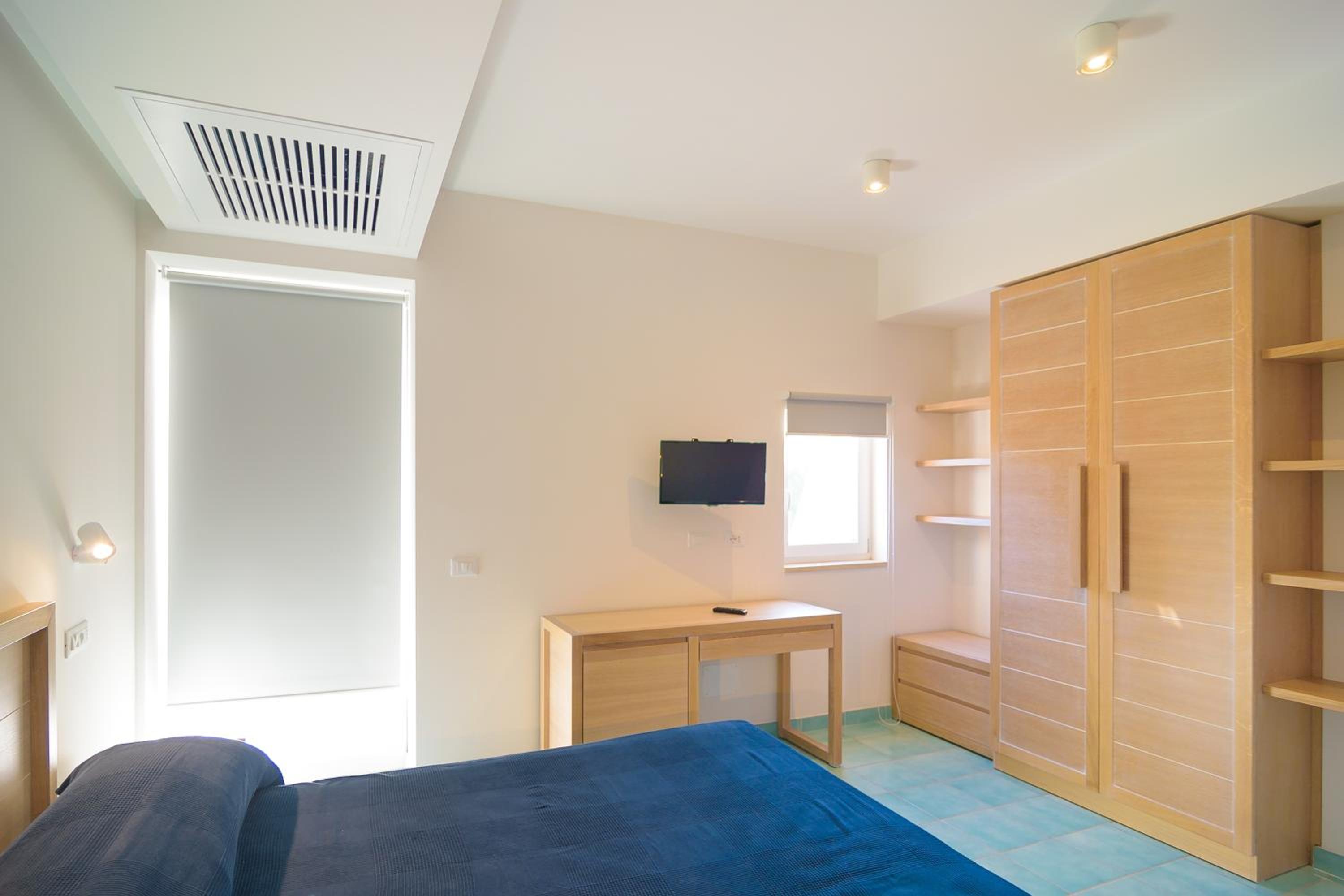 Superior Double Room with Side Sea View - Photo 2
