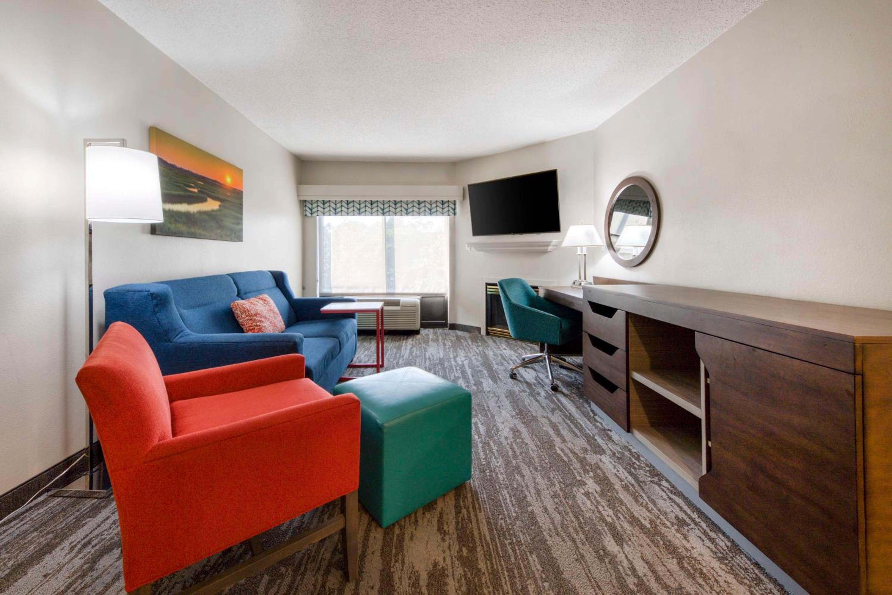 One-Bedroom King Suite with Fireplace - Non-Smoking - Photo 5